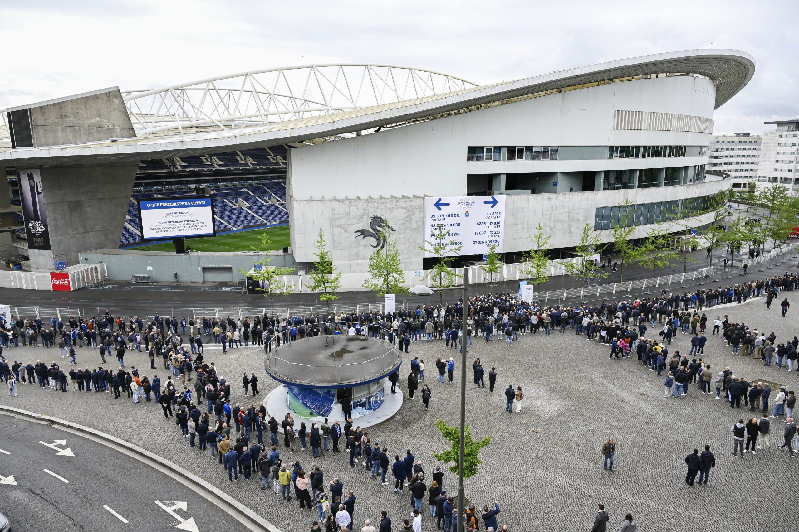 MP suspeita de “conluio” entre funcionários do FC Porto e Super Dragões
