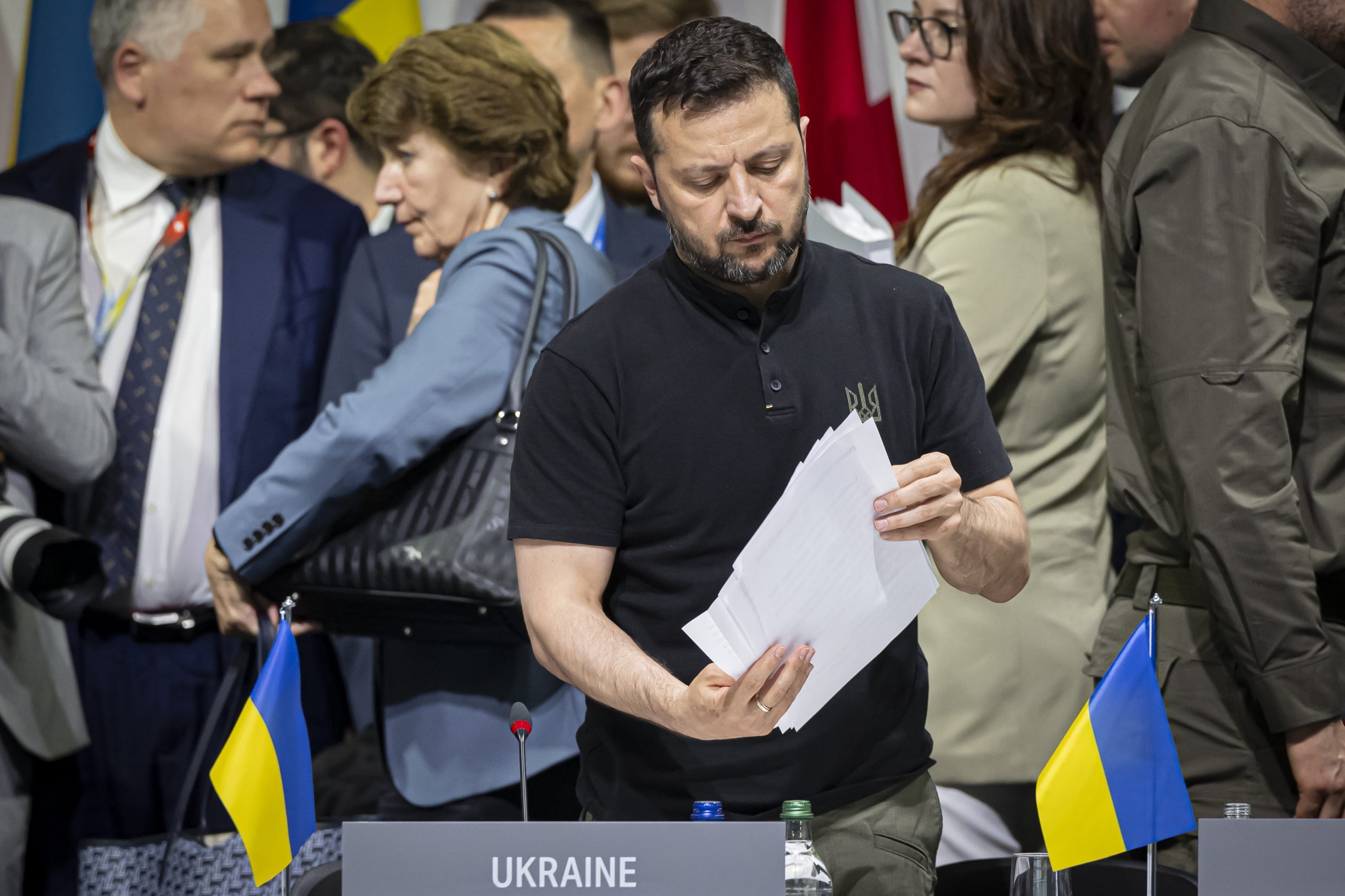 Zelensky está em Bruxelas para assinar acordo de segurança com a UE