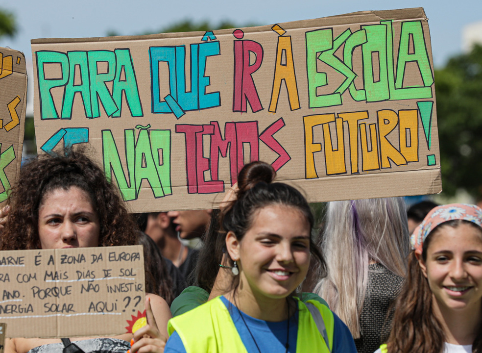 Clima: Trezentas pessoas marcharam pelo planeta em Faro