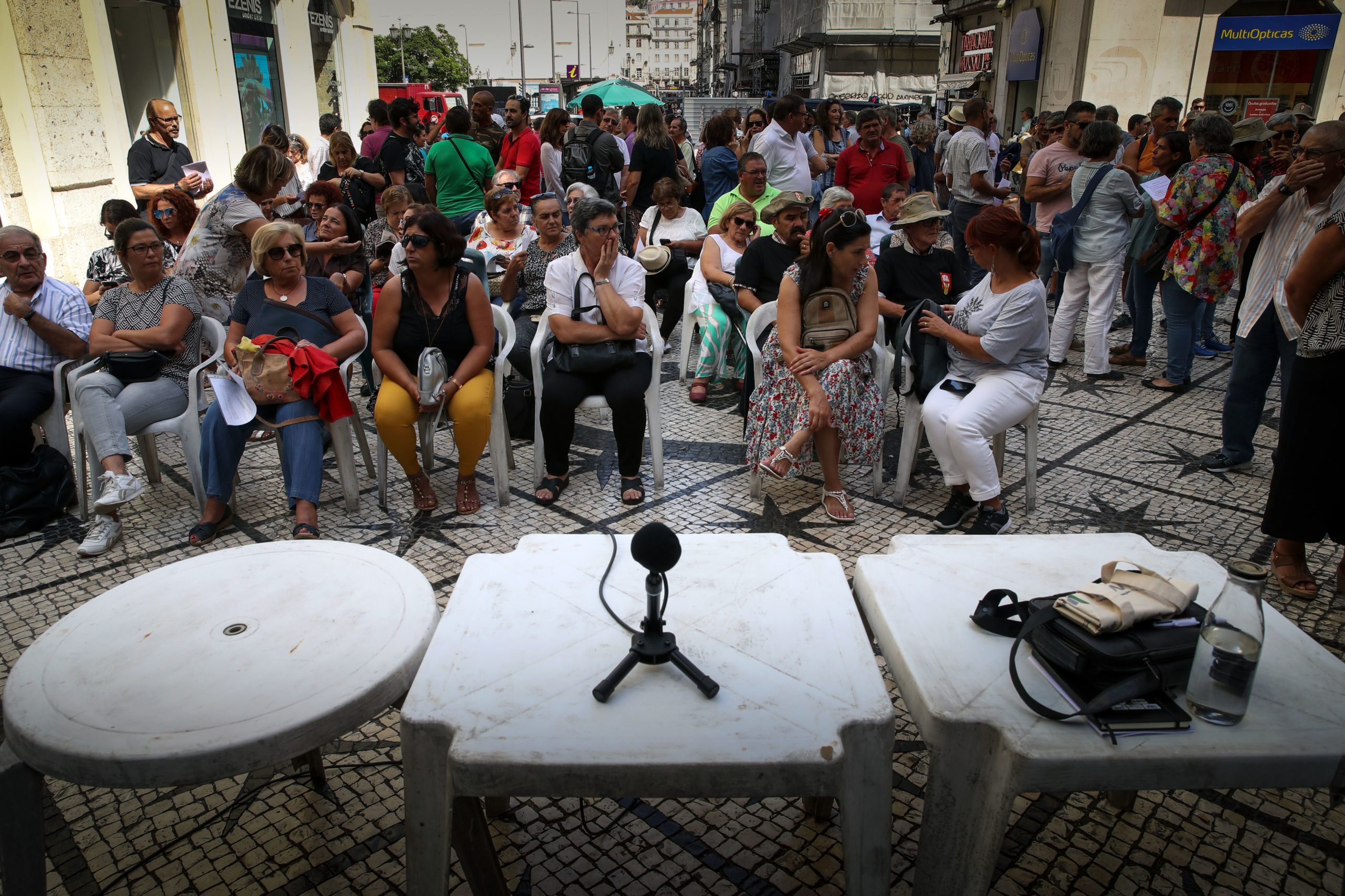 Tribuna pública em defesa da ADSE reúne dezenas de pessoas