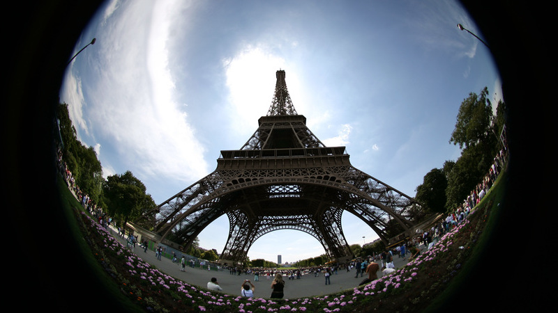 Torre Eiffel reaberta depois de evacuada devido a falsa ameaça de bomba