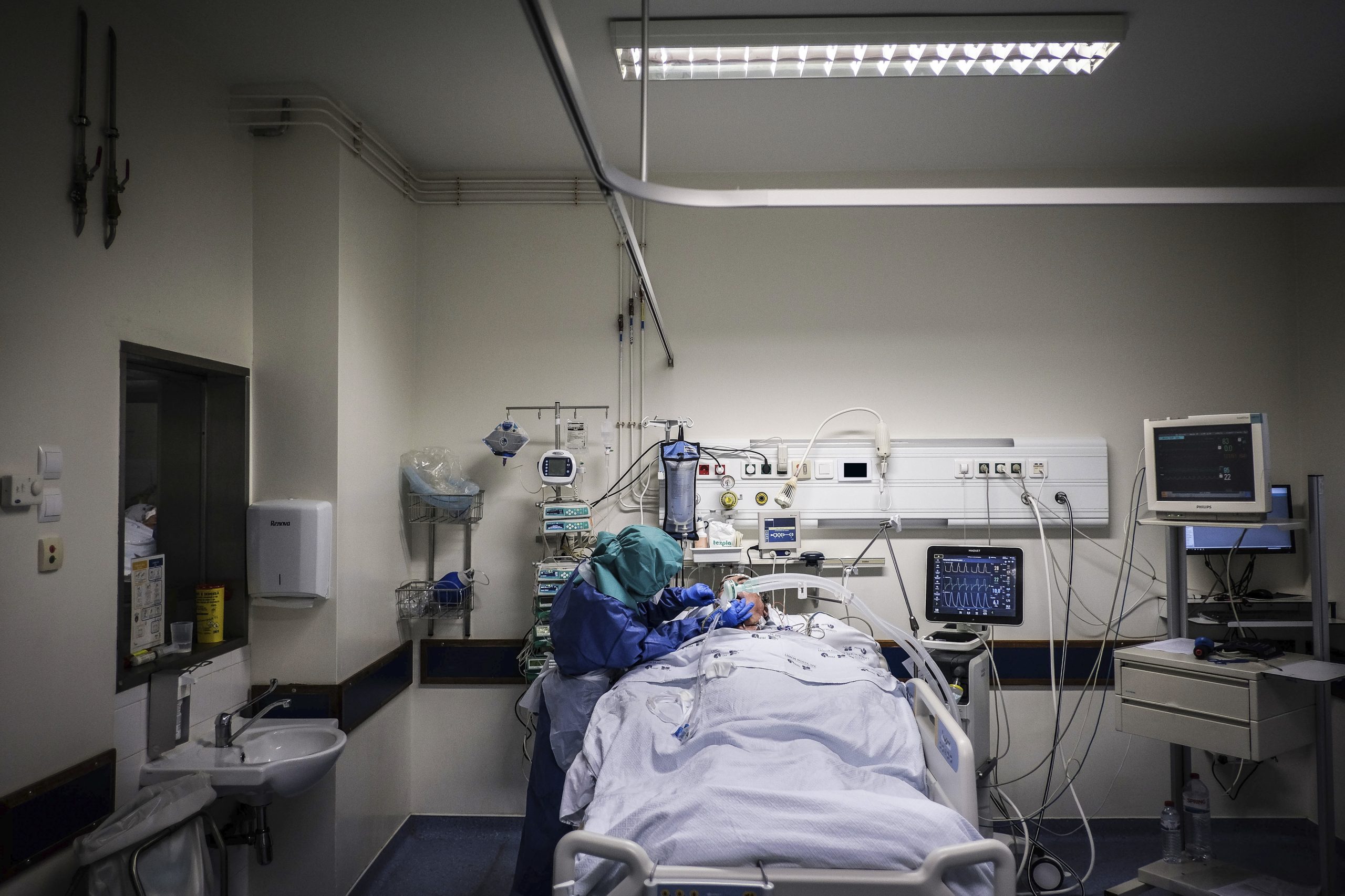 Não há médicos e enfermeiros suficientes na medicina intensiva. Faltam camas e os equipamentos são obsoletos