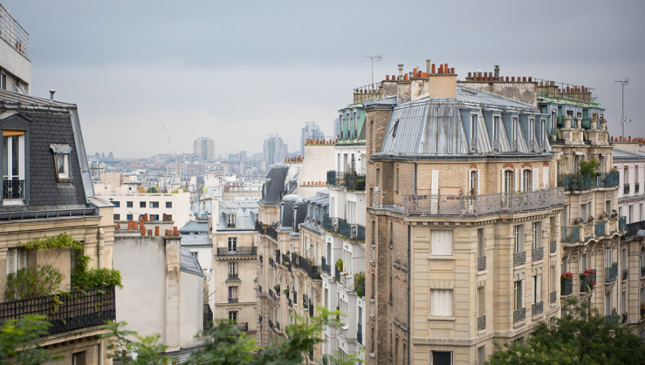 Licenciada em Psicologia, porteira em Paris, quer dar voz a uma profissão cheia de clichés