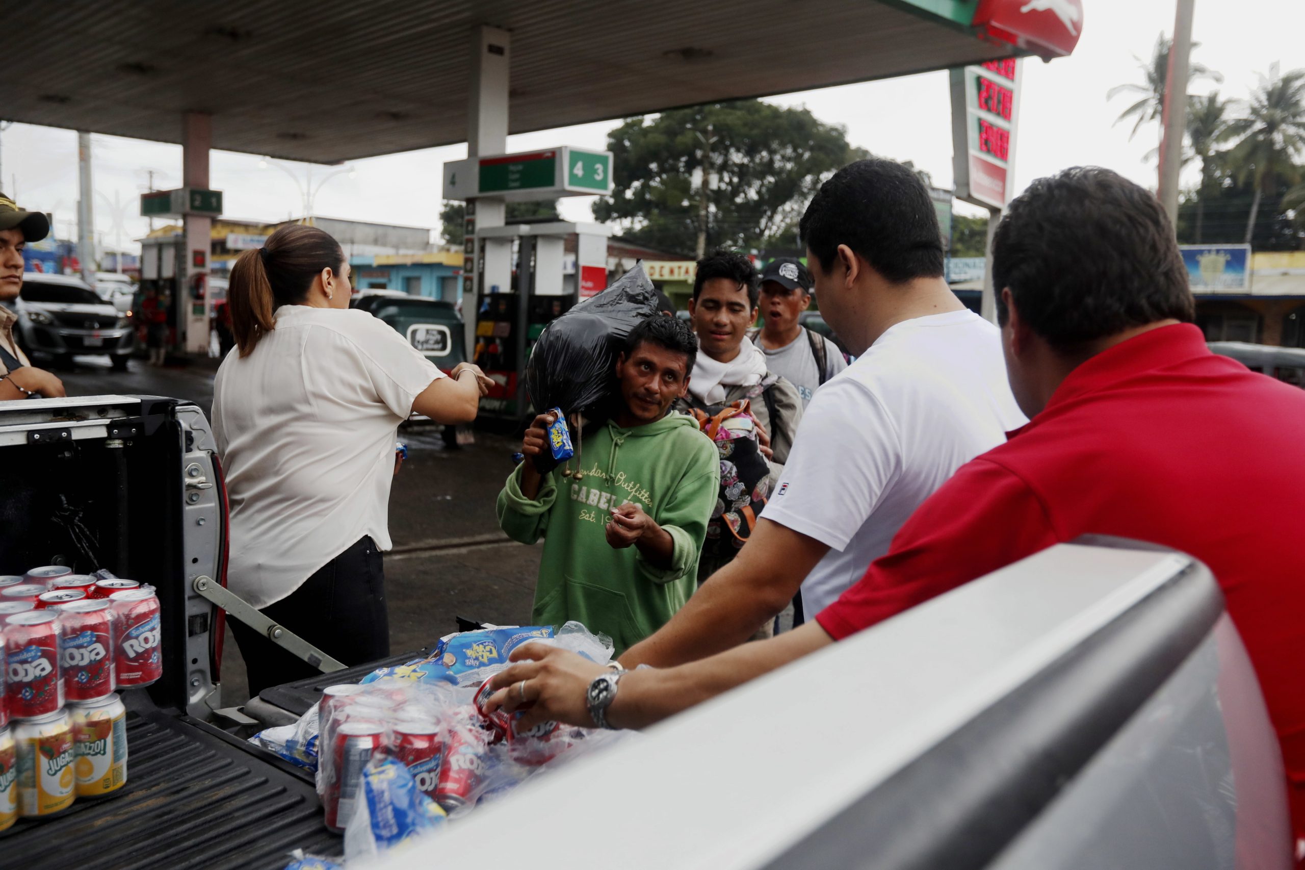 México começa a receber migrantes na fronteira com a Guatemala