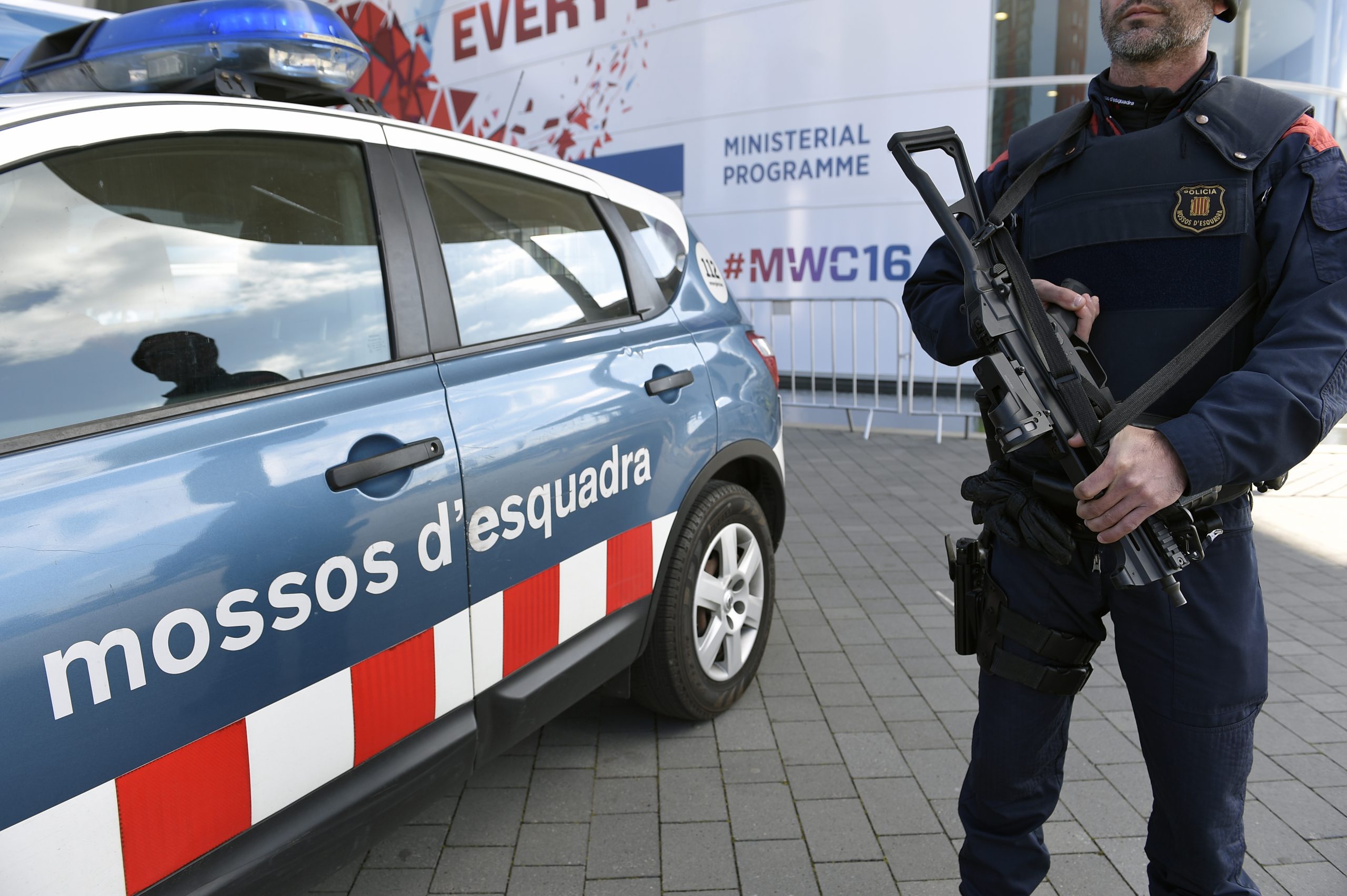 Espanha. Polícia abate homem que tentou atacar agentes numa esquadra na Catalunha