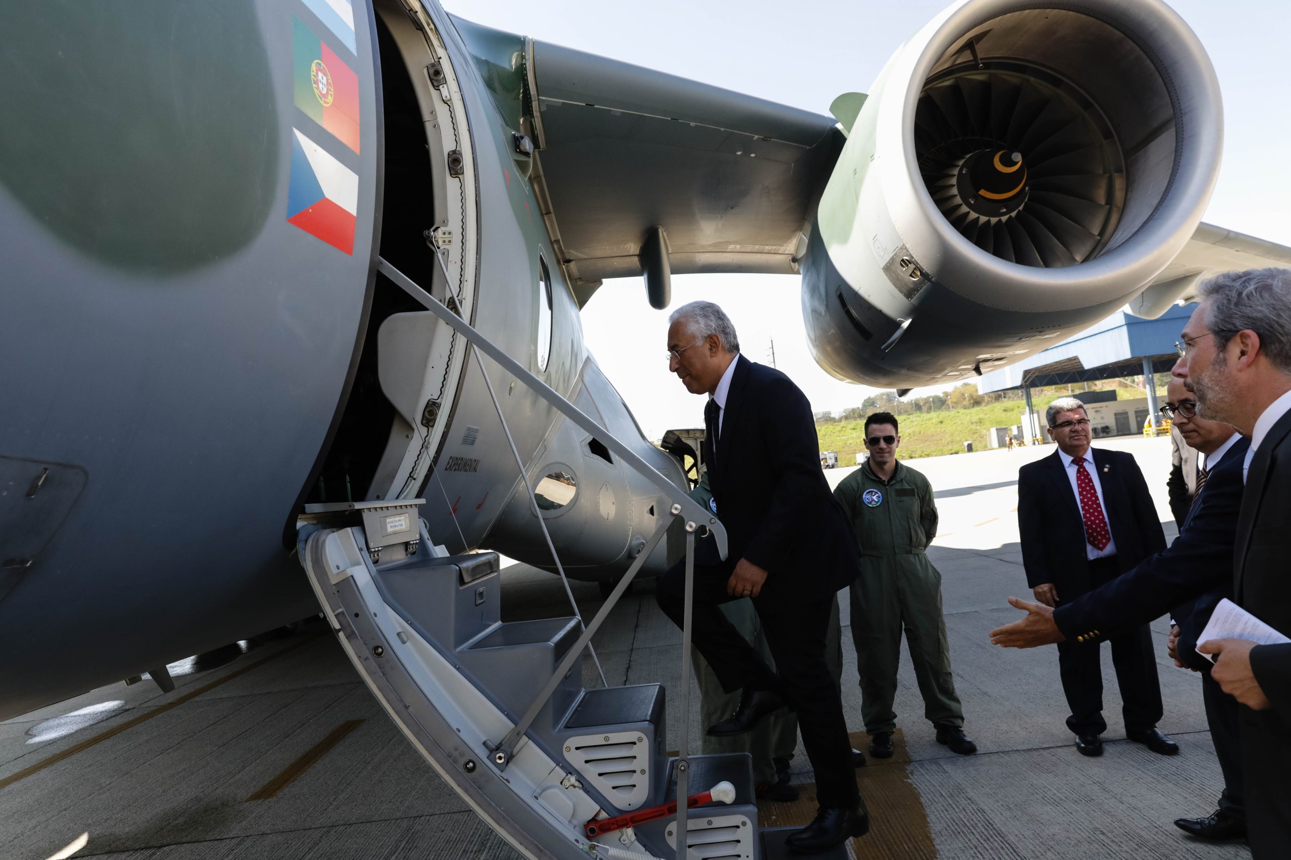 Novo avião KC390 simboliza o futuro de Portugal e Brasil, defende Costa