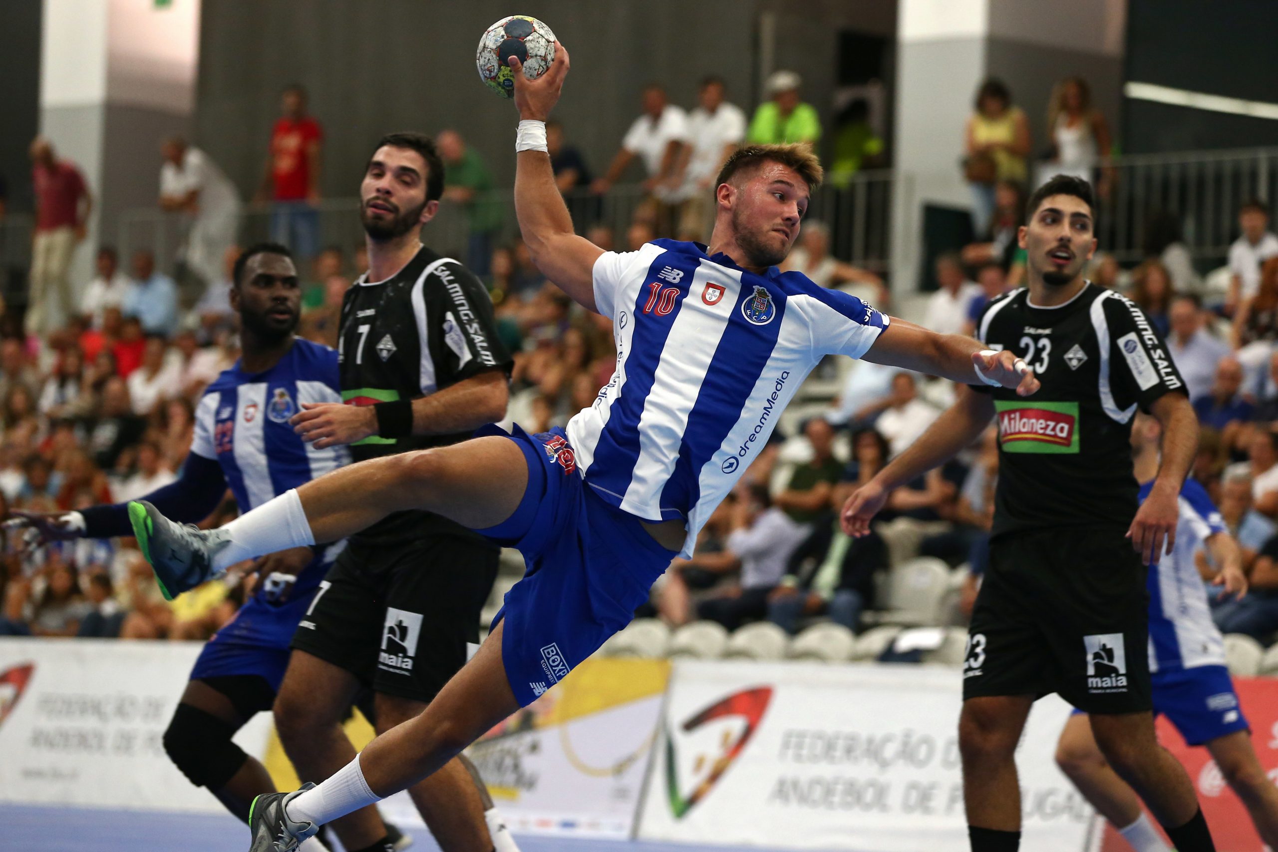 FC Porto bate Águas Santas e conquista Supertaça de andebol