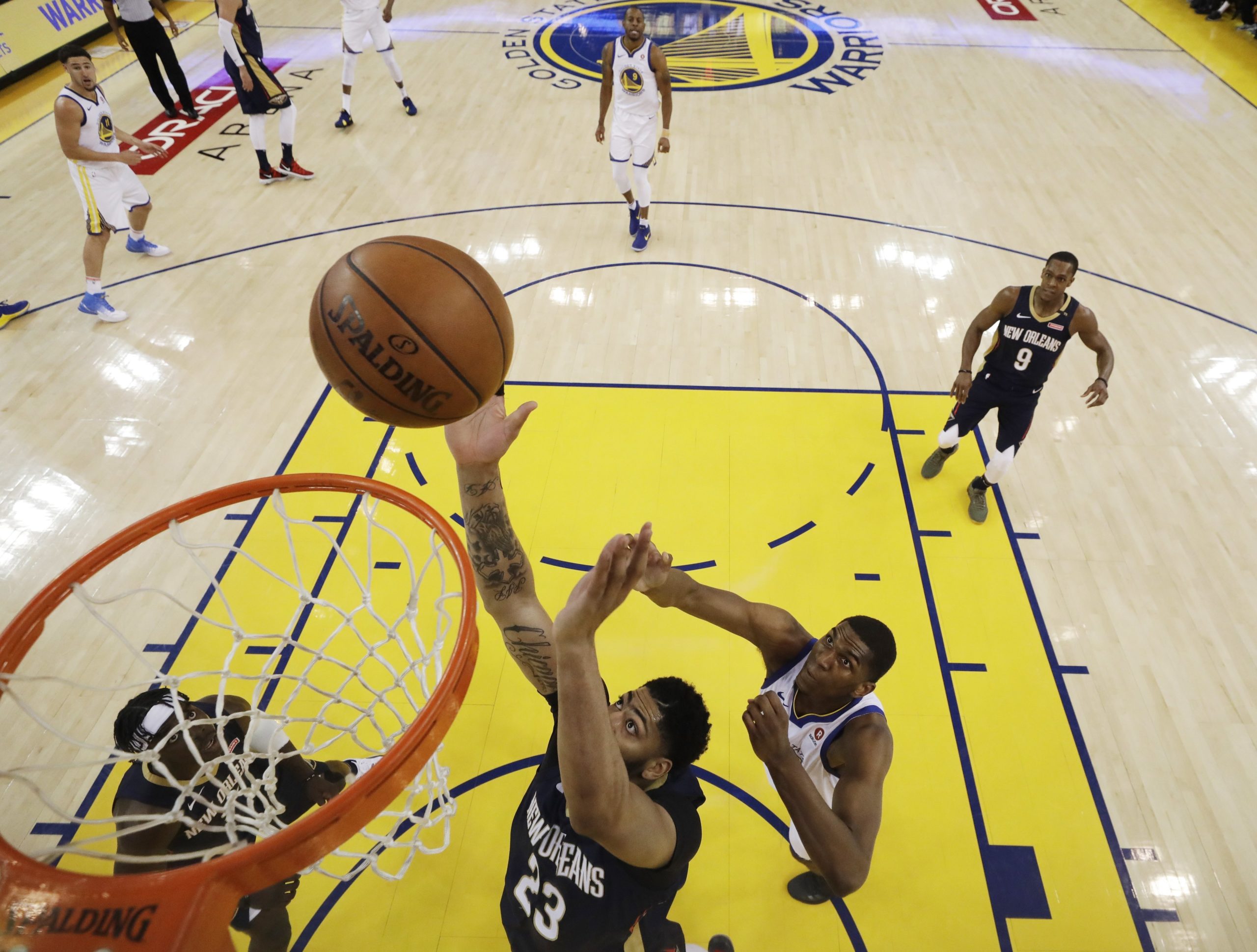 Celtics nas meais-finais de conferência da NBA, que Warriors já lideram