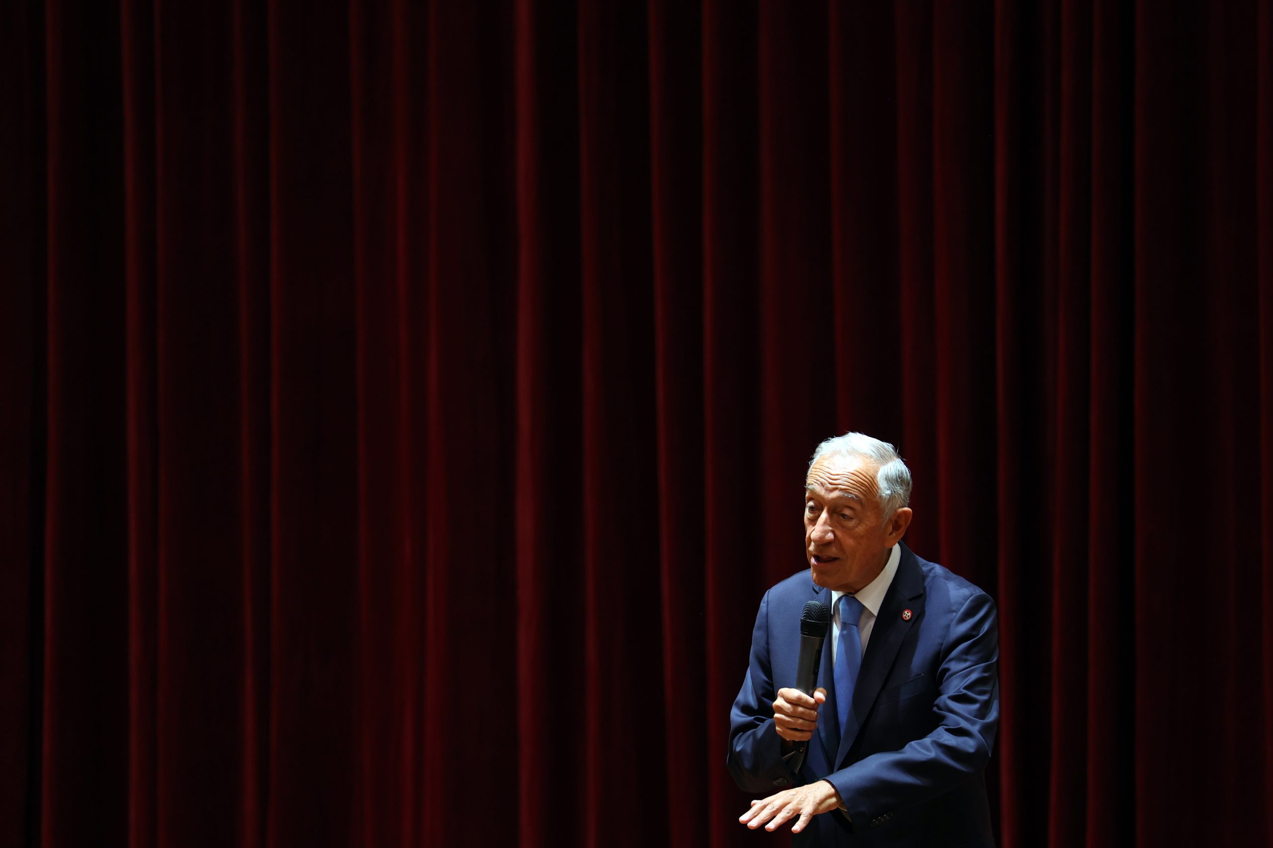 Marcelo afirma que “luta pela democracia e dignidade humana vai ter de ser ganha”