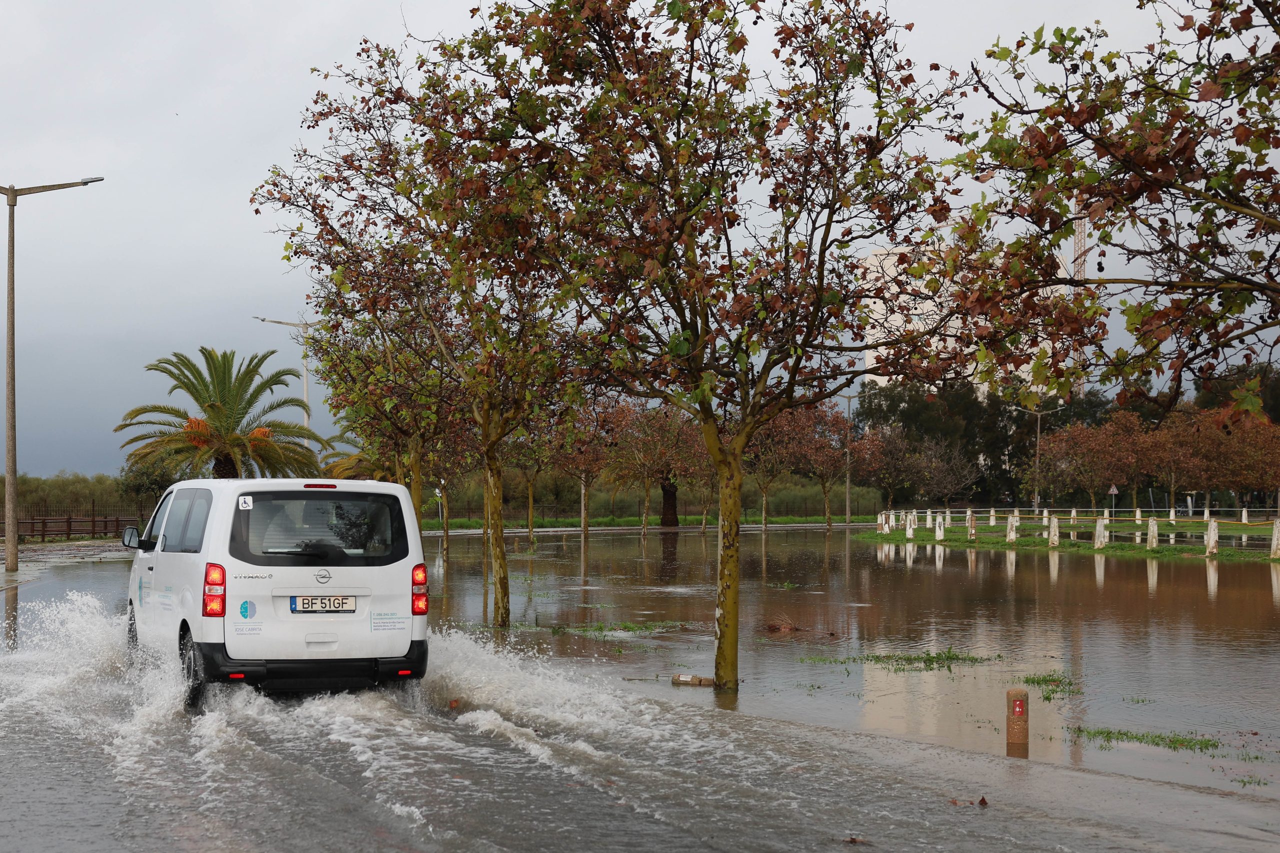 O seu carro passou por uma ‘ribeira’? Tenha atenção que a conta pode ser grande