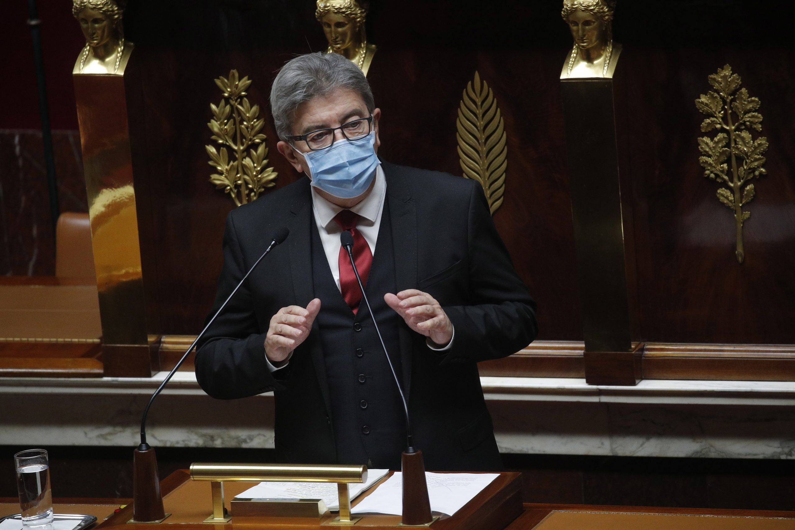 Jean-Luc Mélenchon anuncia a sua terceira candidatura à presidência de França
