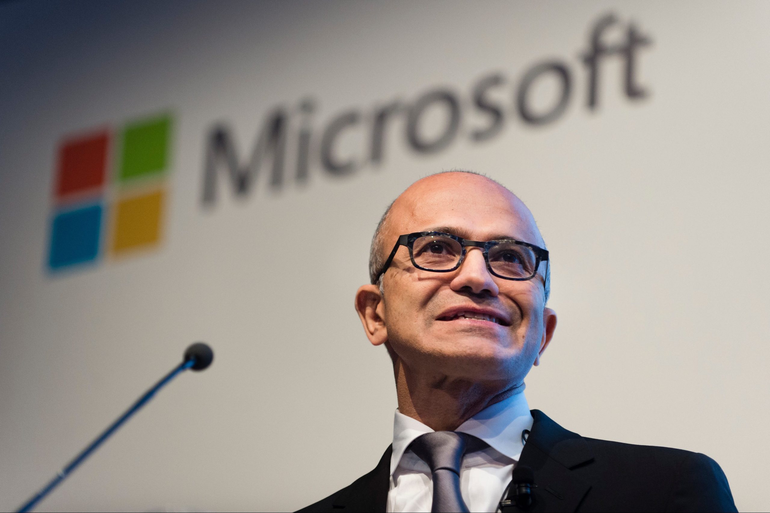 União Europeia aprova compra do LinkedIn pela Microsoft
