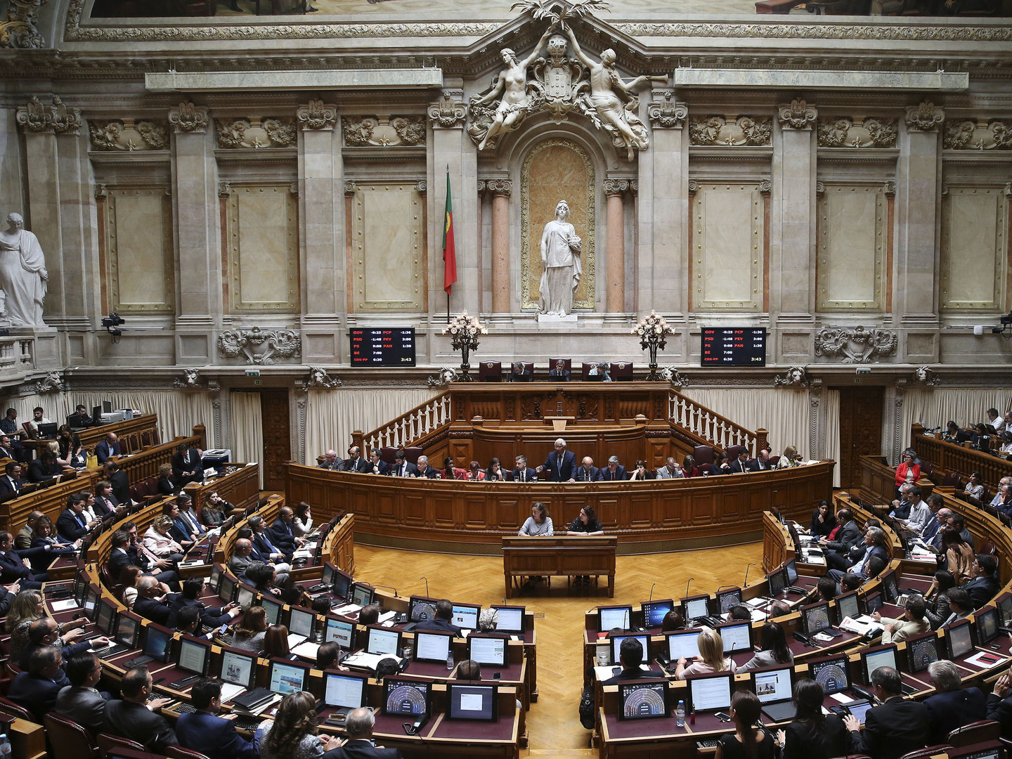 Metadados: Diplomas passam à discussão na especialidade. O que está em causa?