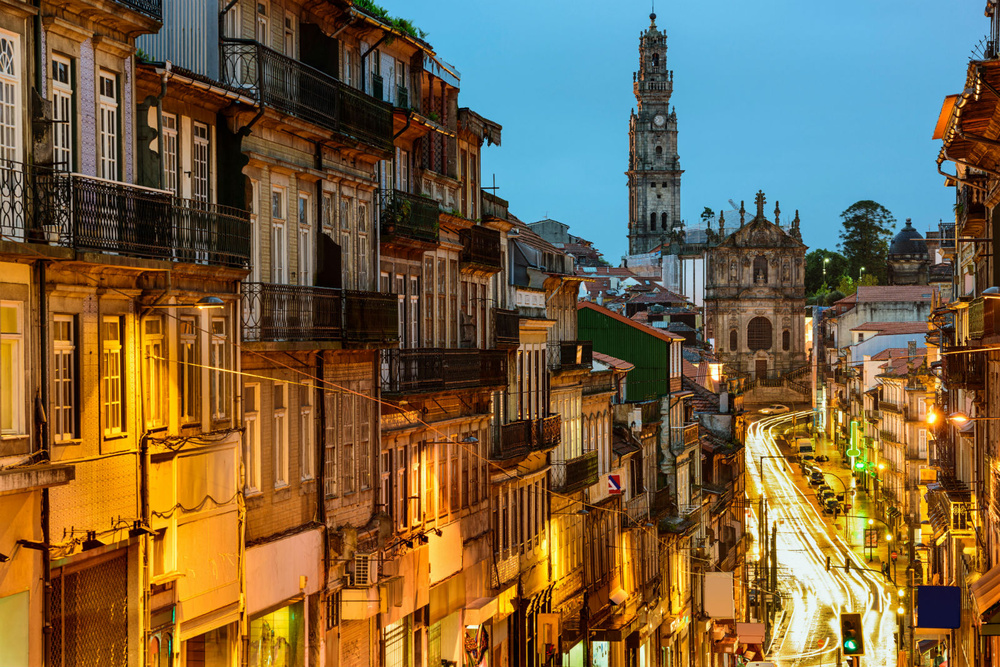Porto com quatro túneis condicionados durante duas noites