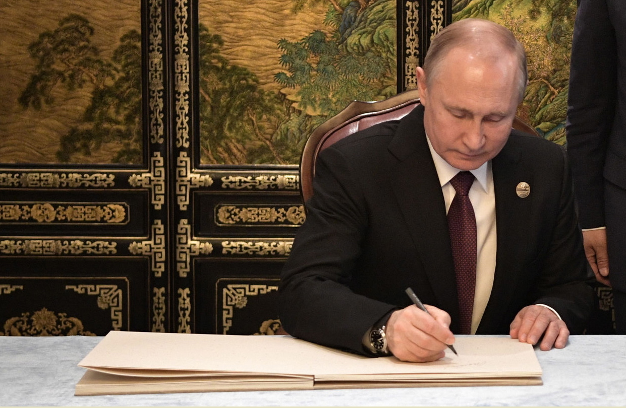 Rússia. Putin assina decreto que facilita cidadania russa a ucranianos
