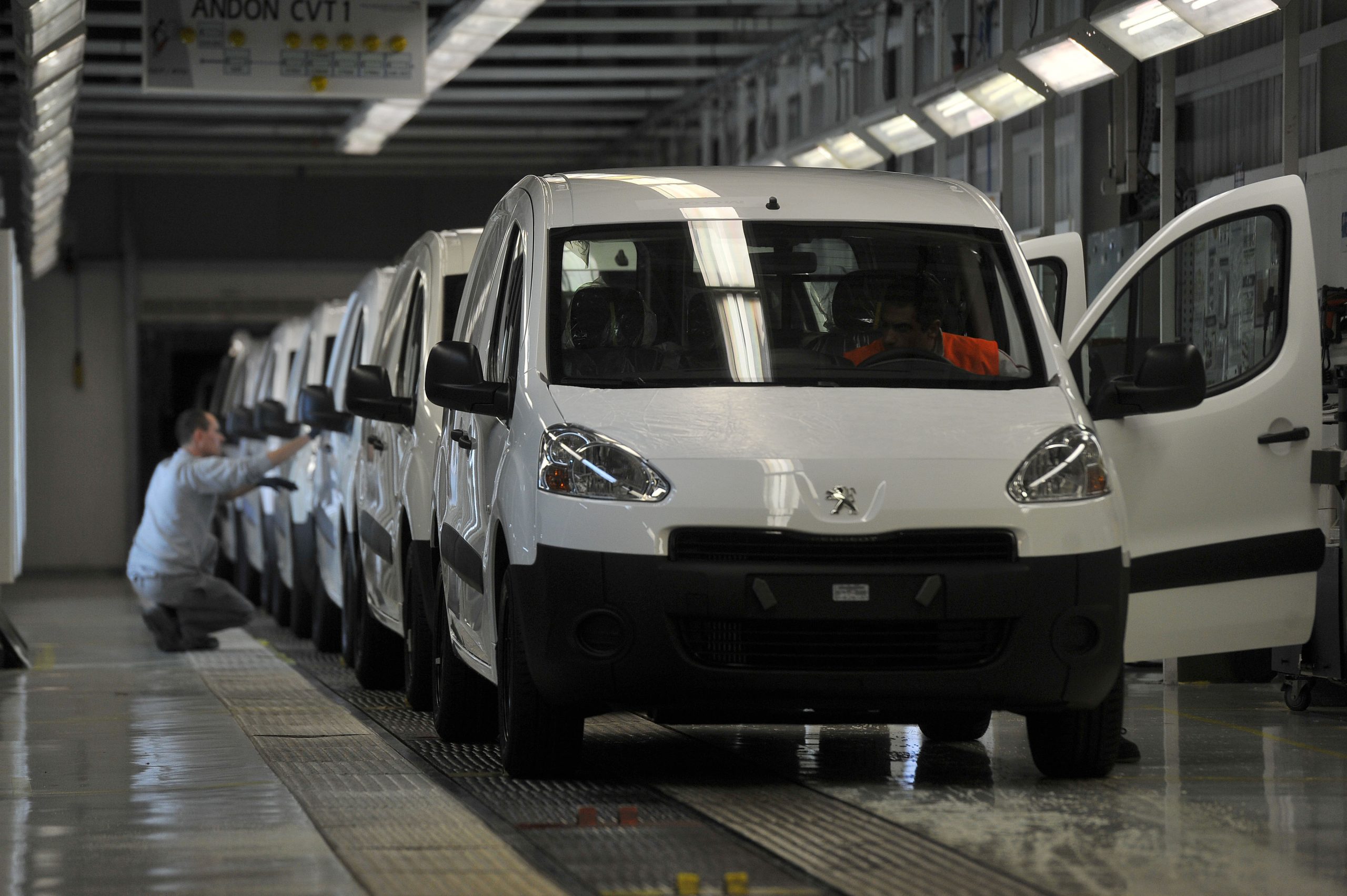 Mangualde: Duas novas empresas vão fornecer a Peugeot-Citroen. Devem gerar 140 postos de trabalho