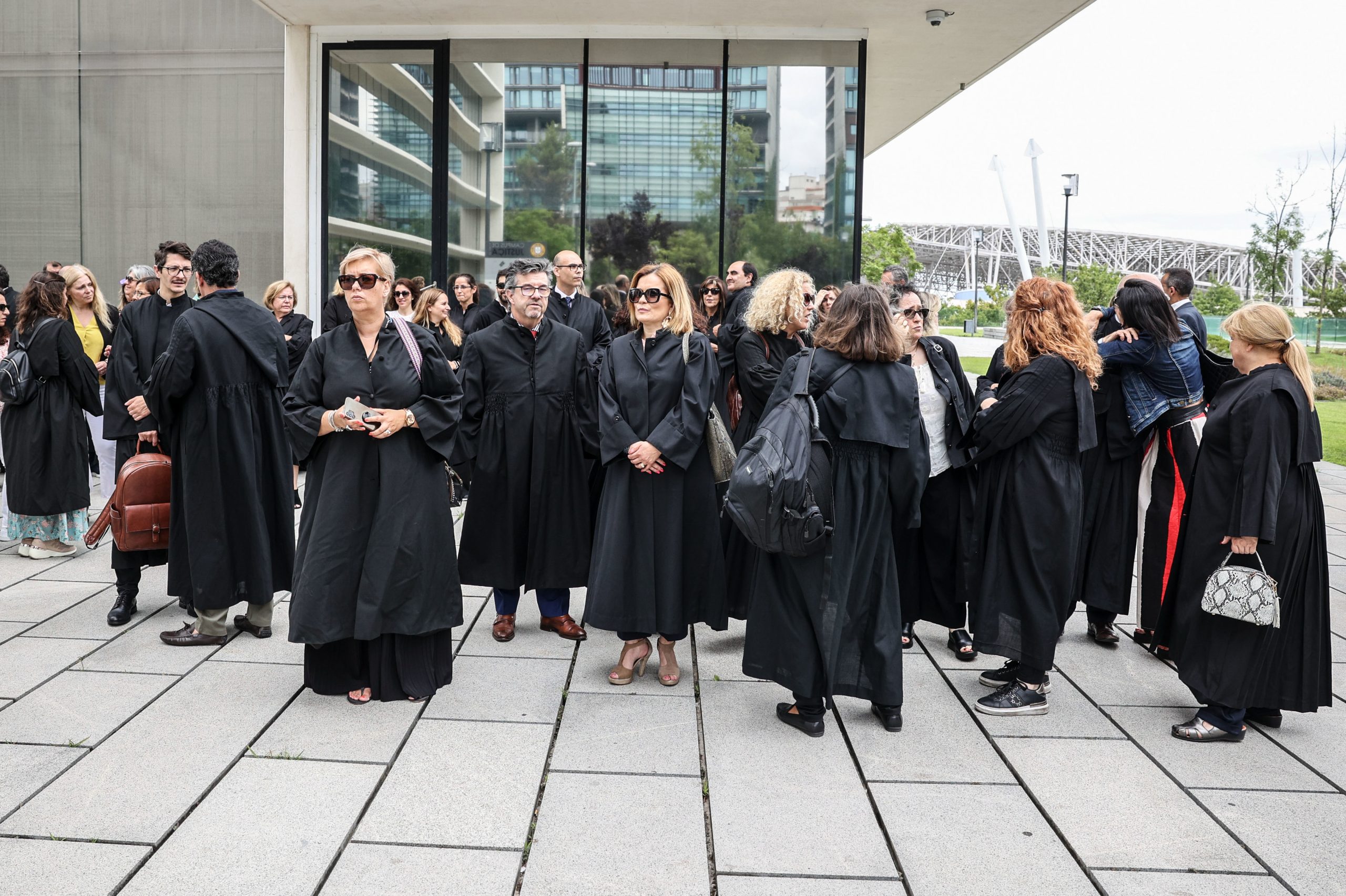 Uma centena de advogados protestam em Lisboa contra revisão do Estatuto da Ordem
