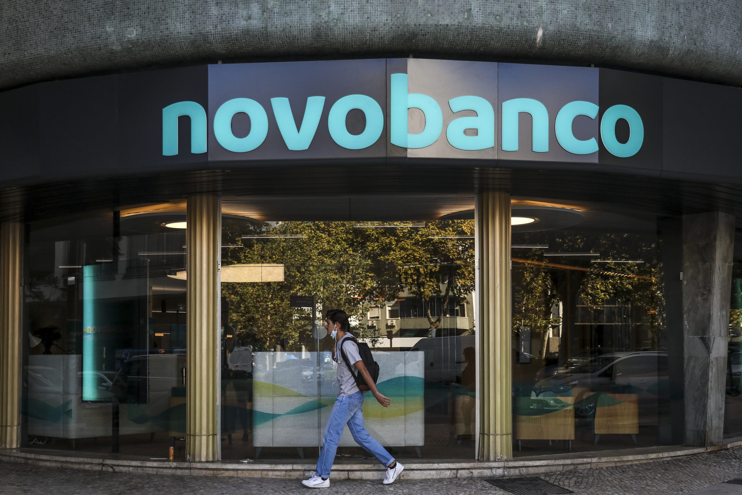 Acionistas aprovam possibilidade de Novo Banco entrar em bolsa