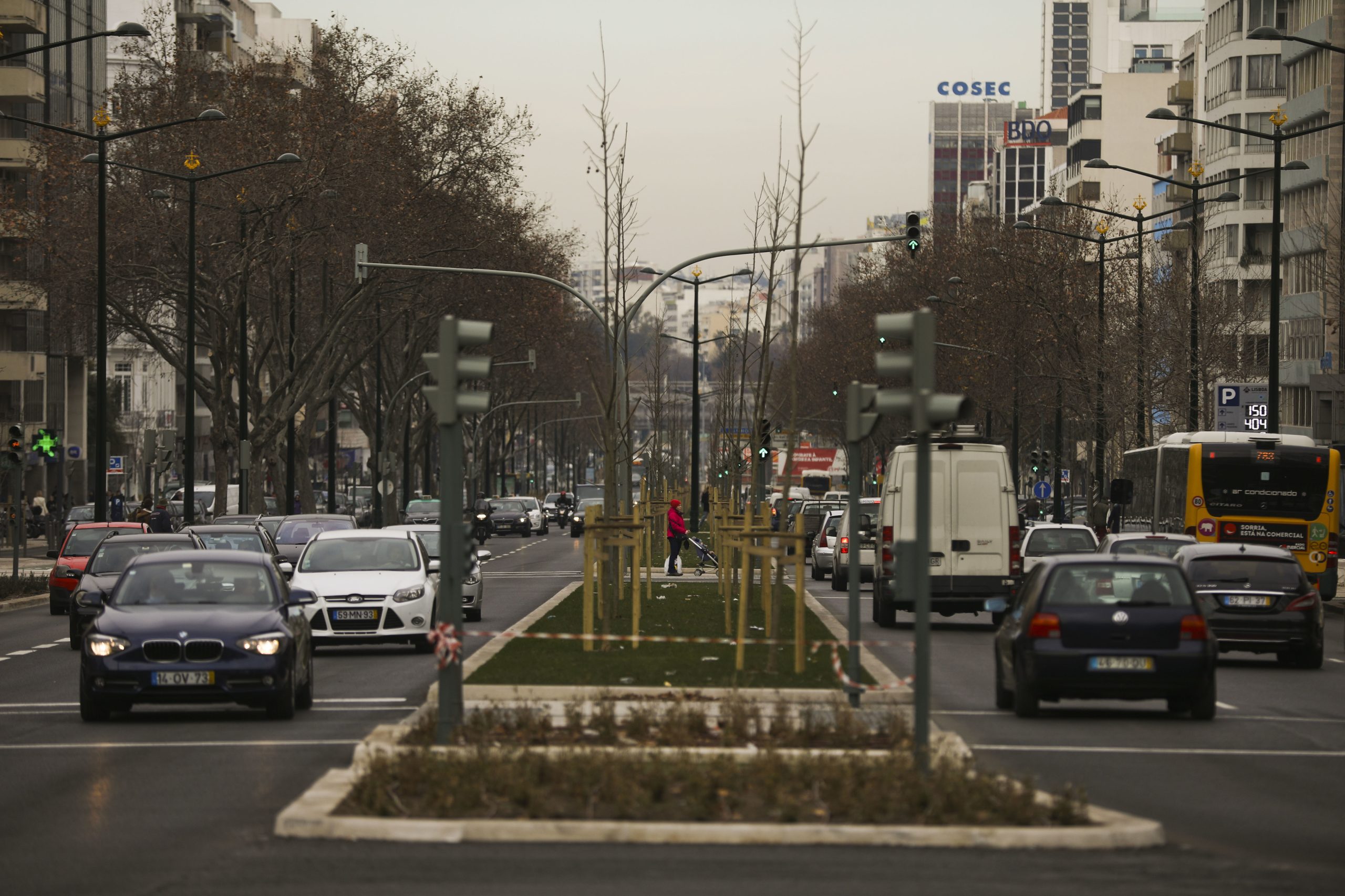 Estacionamento em Lisboa pode passar a ter 5% de desconto se for pago por meios eletrónicos