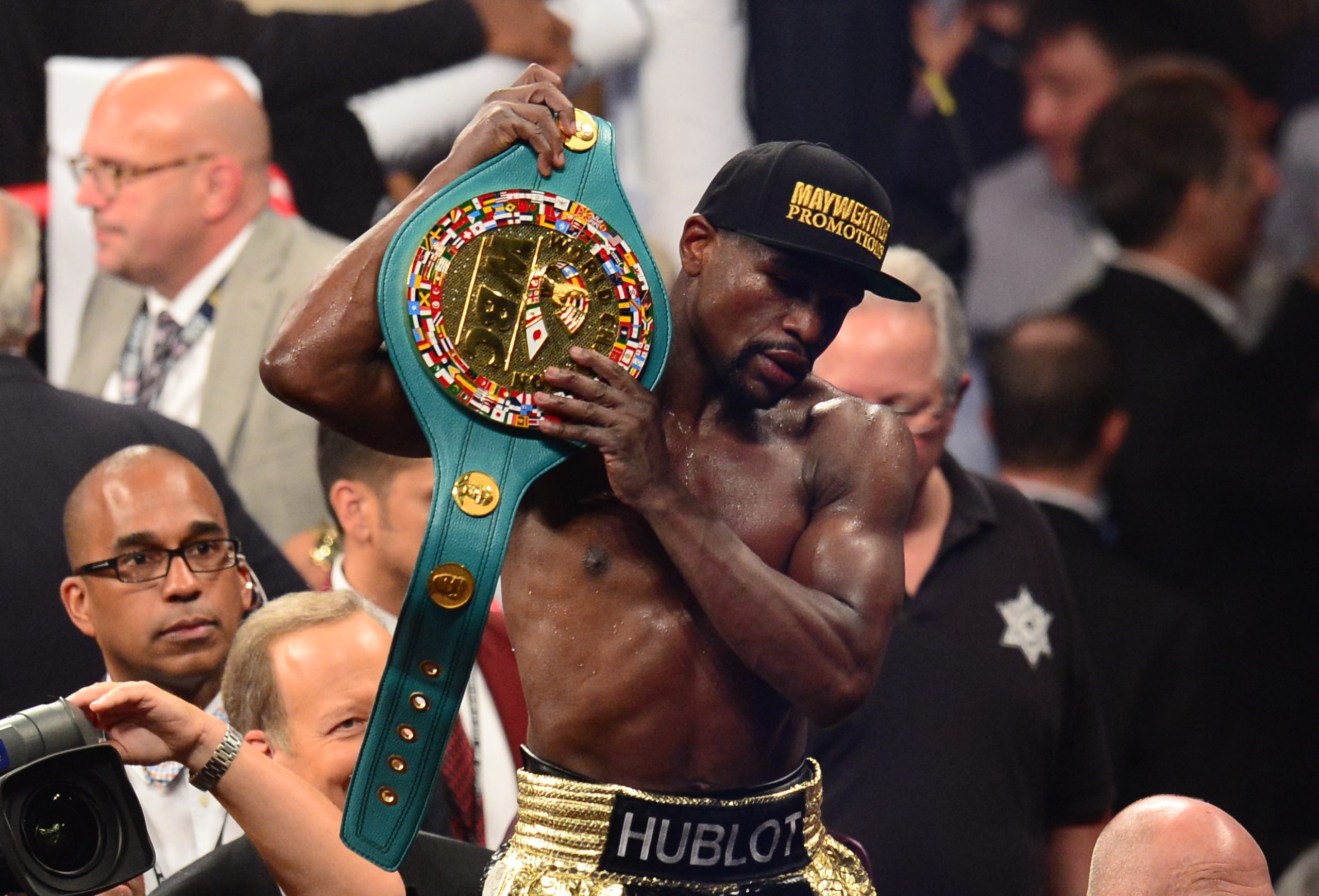 Presidente do UFC confirma: “Estamos a falar com o Floyd Mayweather”