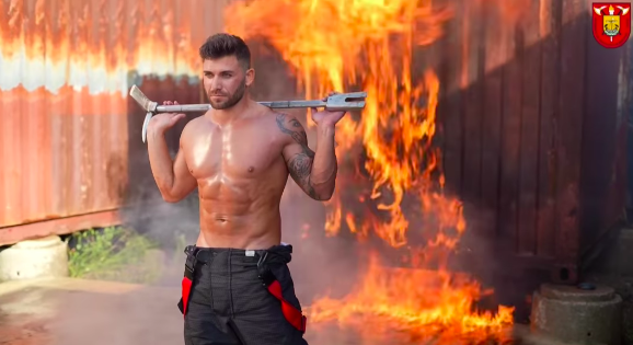 Sapadores Bombeiros de Lisboa “despiram a camisola” e lançam Calendário Solidário