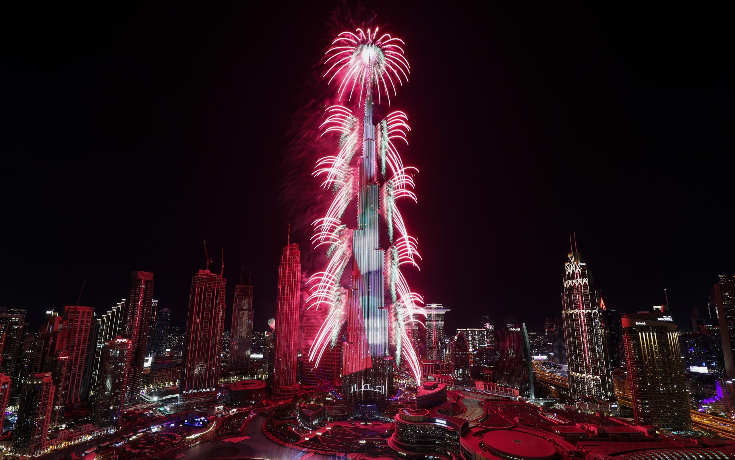 Emirados Árabes Unidos batem cinco recordes do Guinness com fogo de artifício
