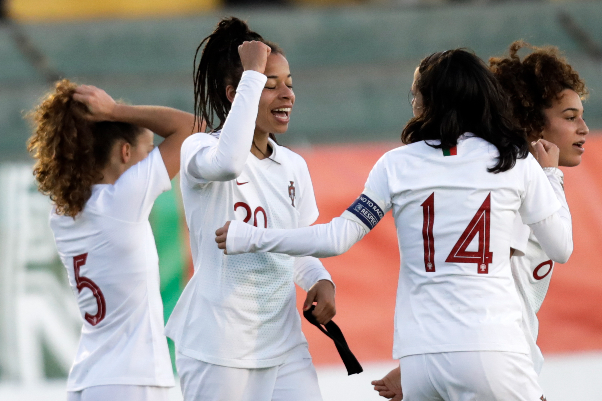 Portugal nos ‘play-offs’ de acesso ao Europeu feminino, apesar de bater Escócia