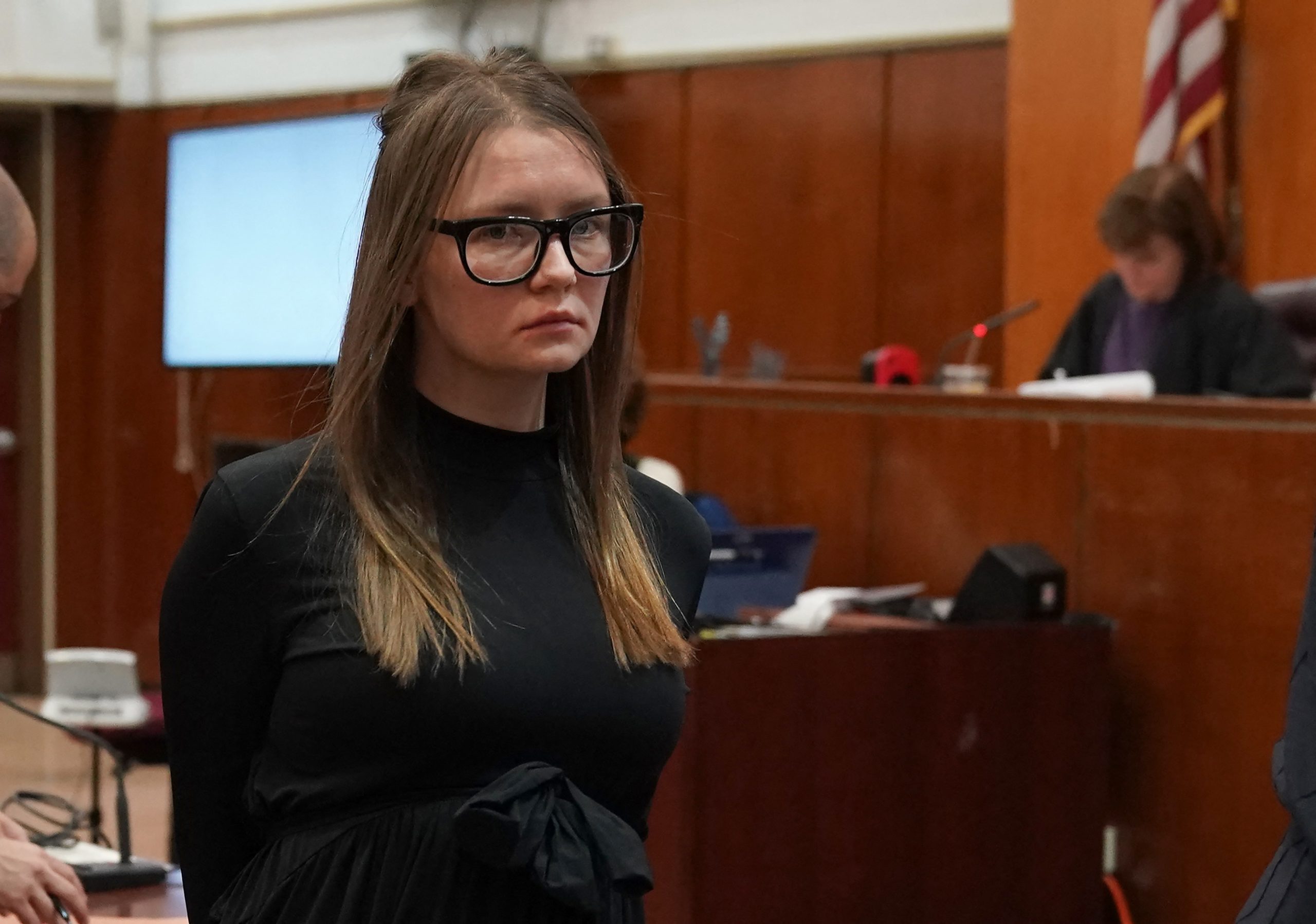 Quem é Anna Sorokin, a influencer que enganou as elites de Nova Iorque e agora chega à Netflix?