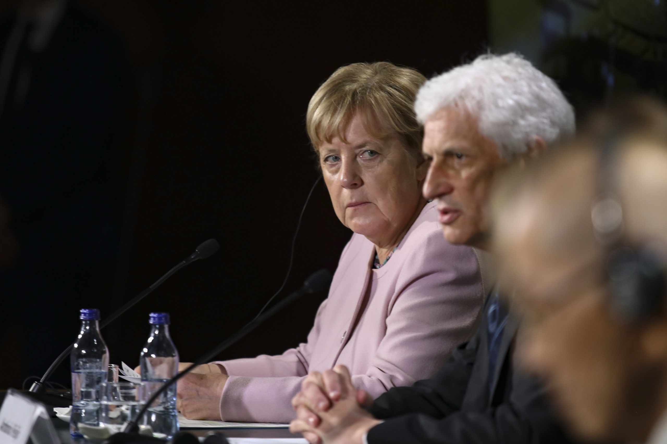 Angela Merkel destaca urgência do combate às alterações climáticas para sobrevivência da humanidade