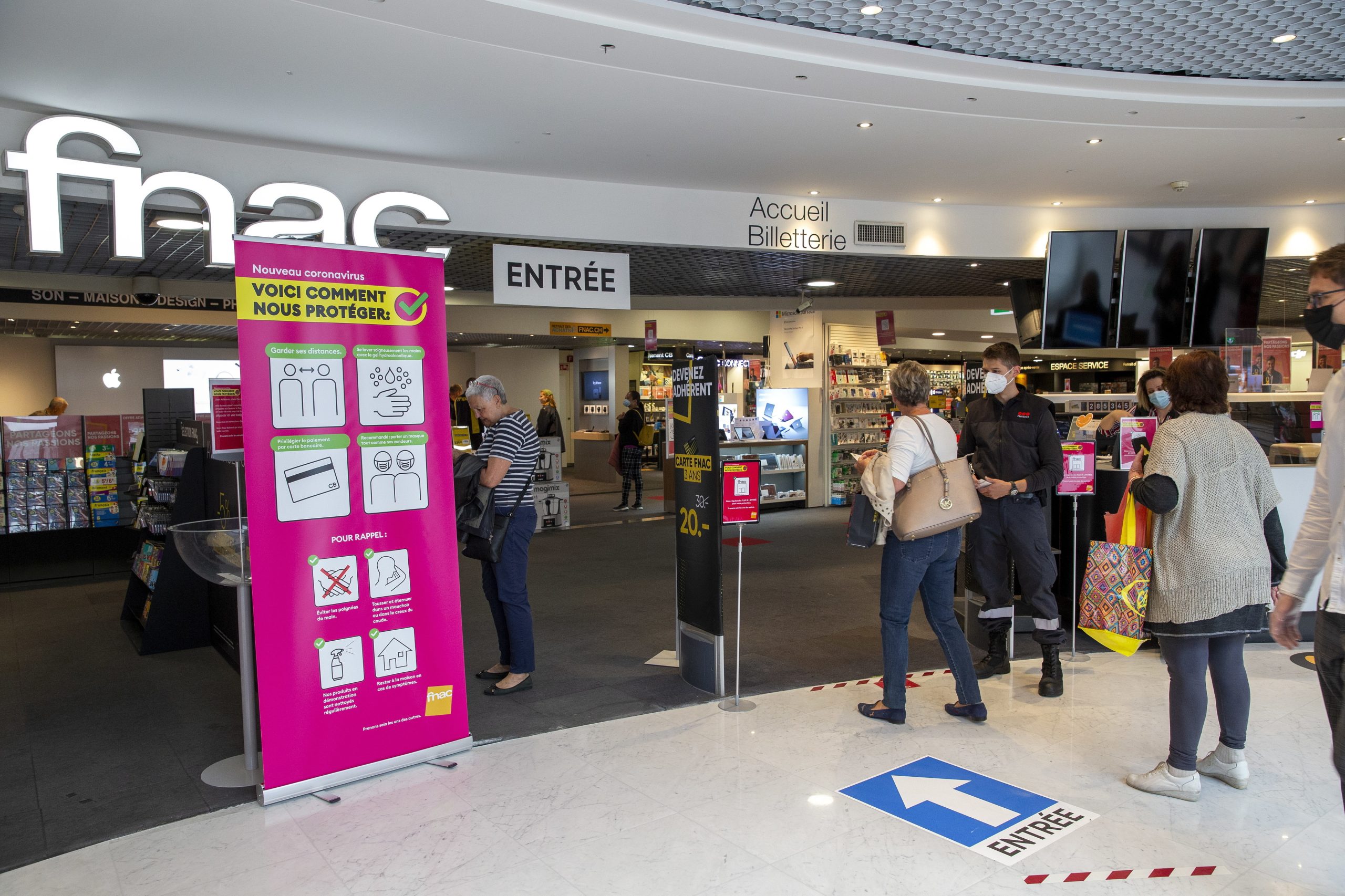 Fnac reabre lojas na sexta-feira
