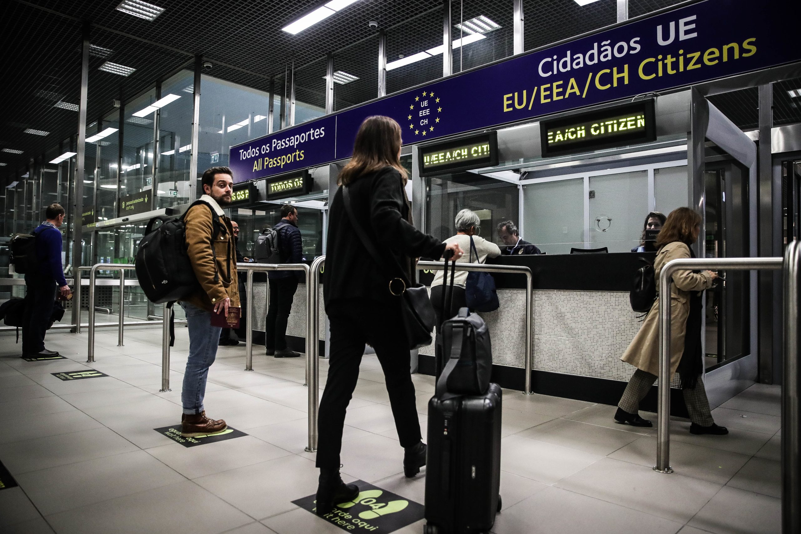 Cidadão estrangeiro procurado por tentativa de homicídio e roubo foi detido no aeroporto de Lisboa