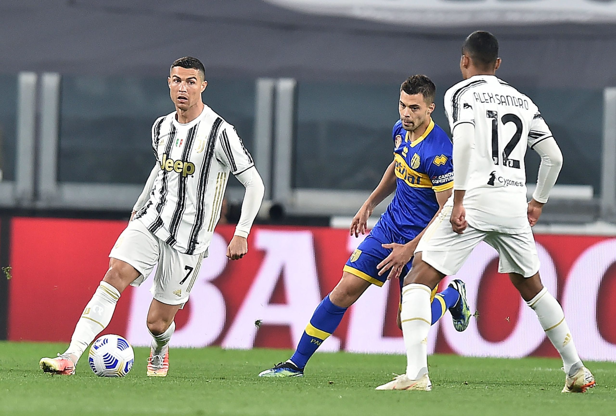 Juventus vence, Alex Sandro até bisou, mas Ronaldo ficou em ‘branco’