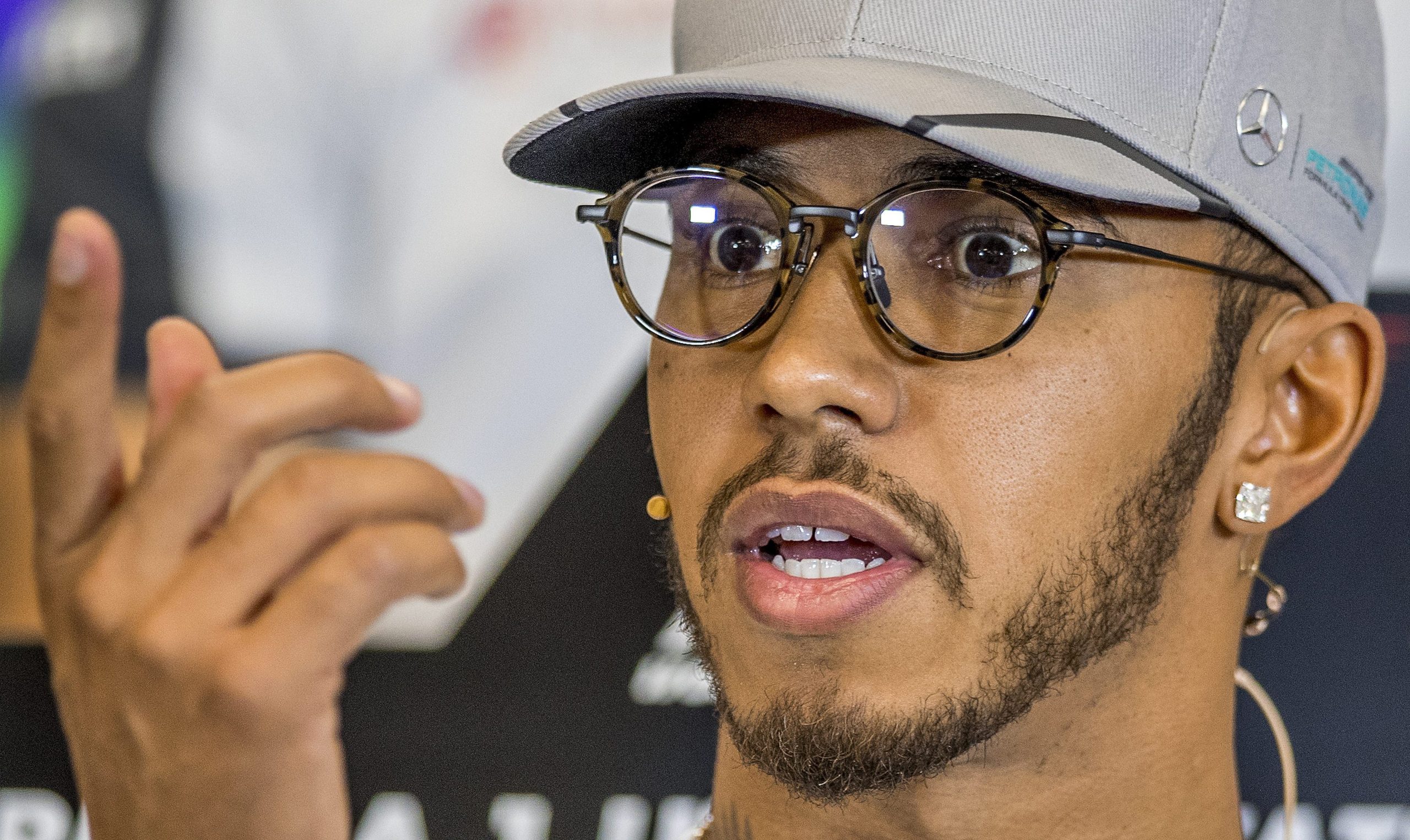Hamilton vai utilizar o capacete para homenagear Ayrton Senna no GP do Brasil