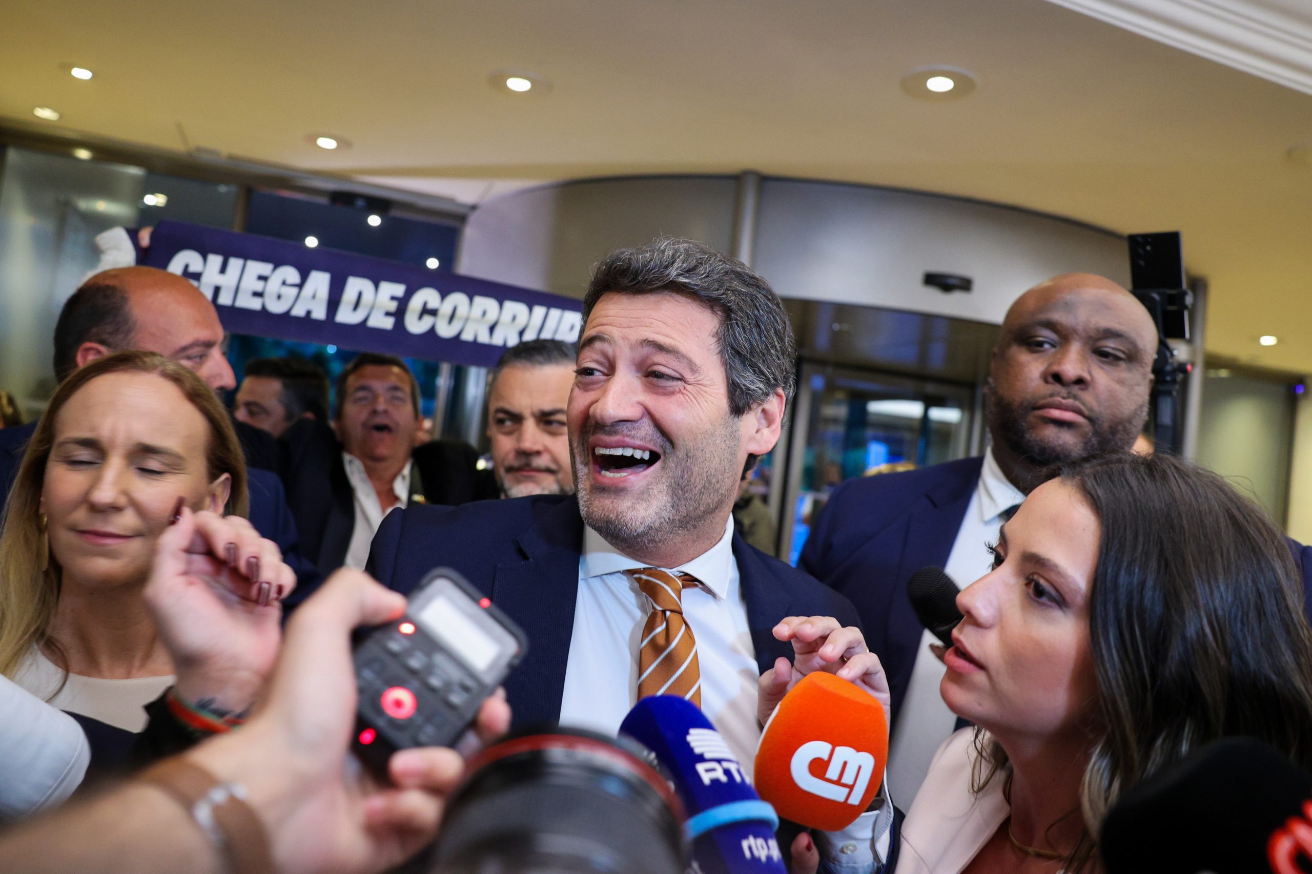 Fundadora do Chega apoia nova queixa para extinção do partido e diz que se “vive uma balbúrdia jurídica interna”