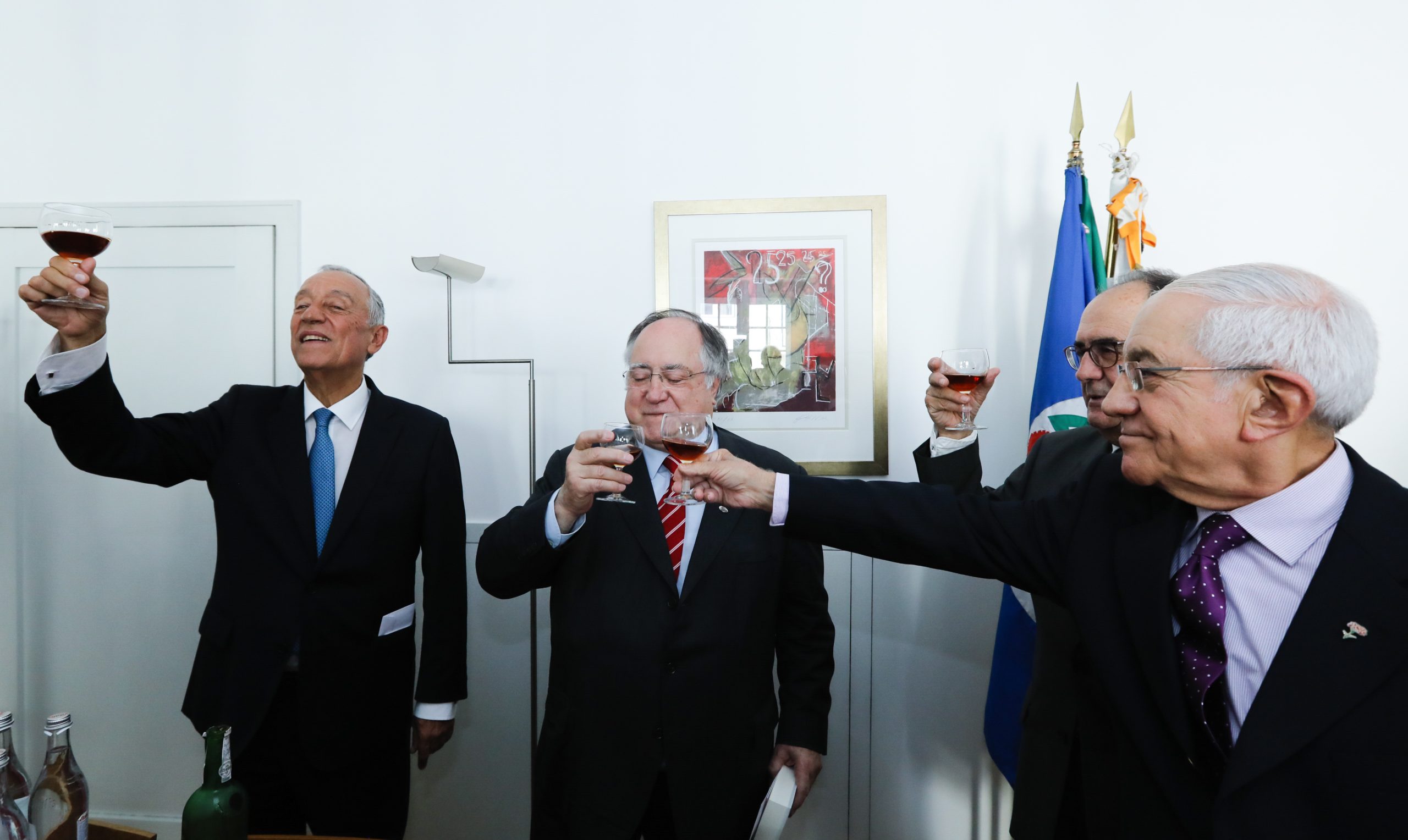 Morreu o oficial da Marinha Almada Contreiras que indicou a senha para o 25 de Abril