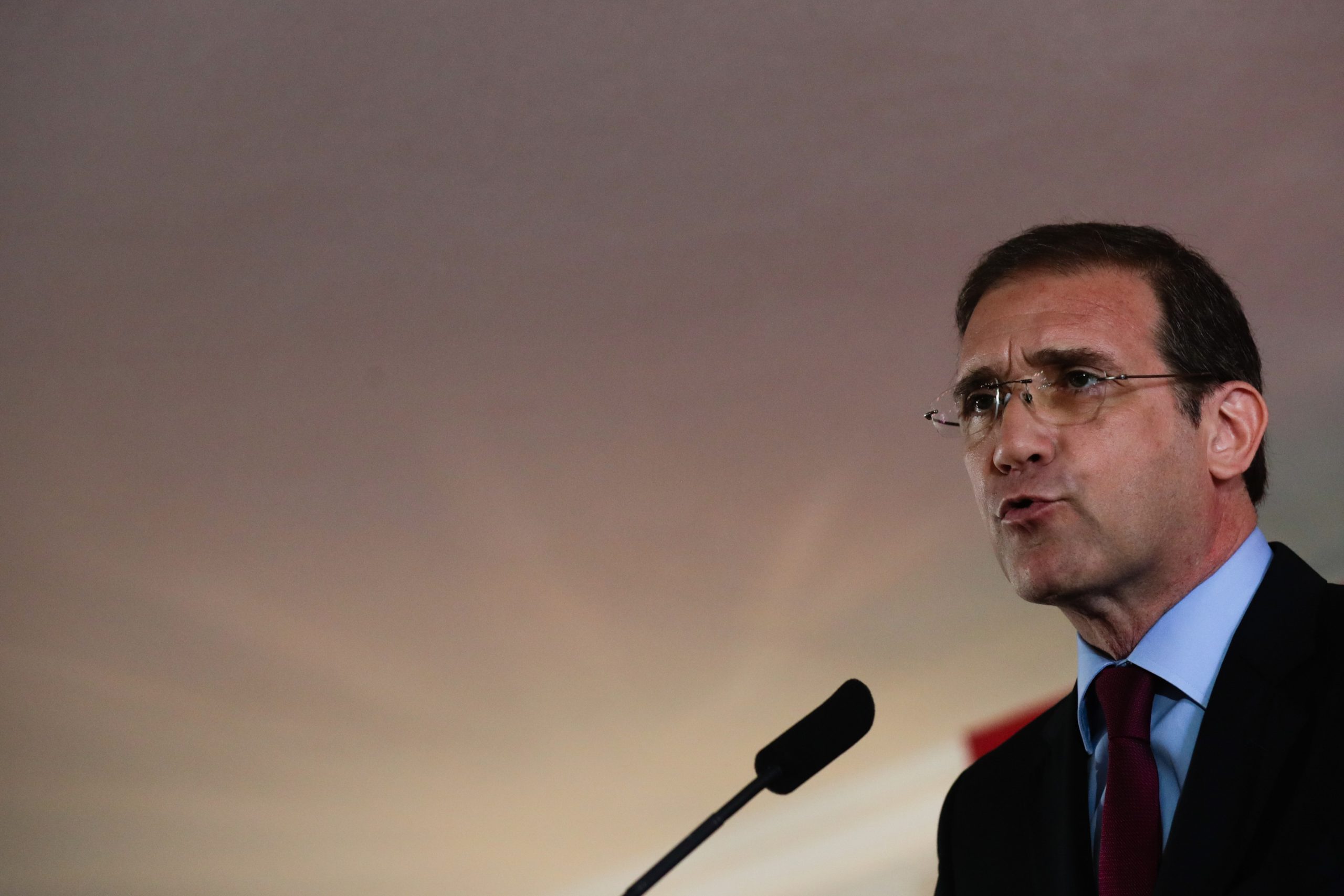 Passos Coelho lamenta que Portugal esteja a “regressar a um desequilíbrio externo”