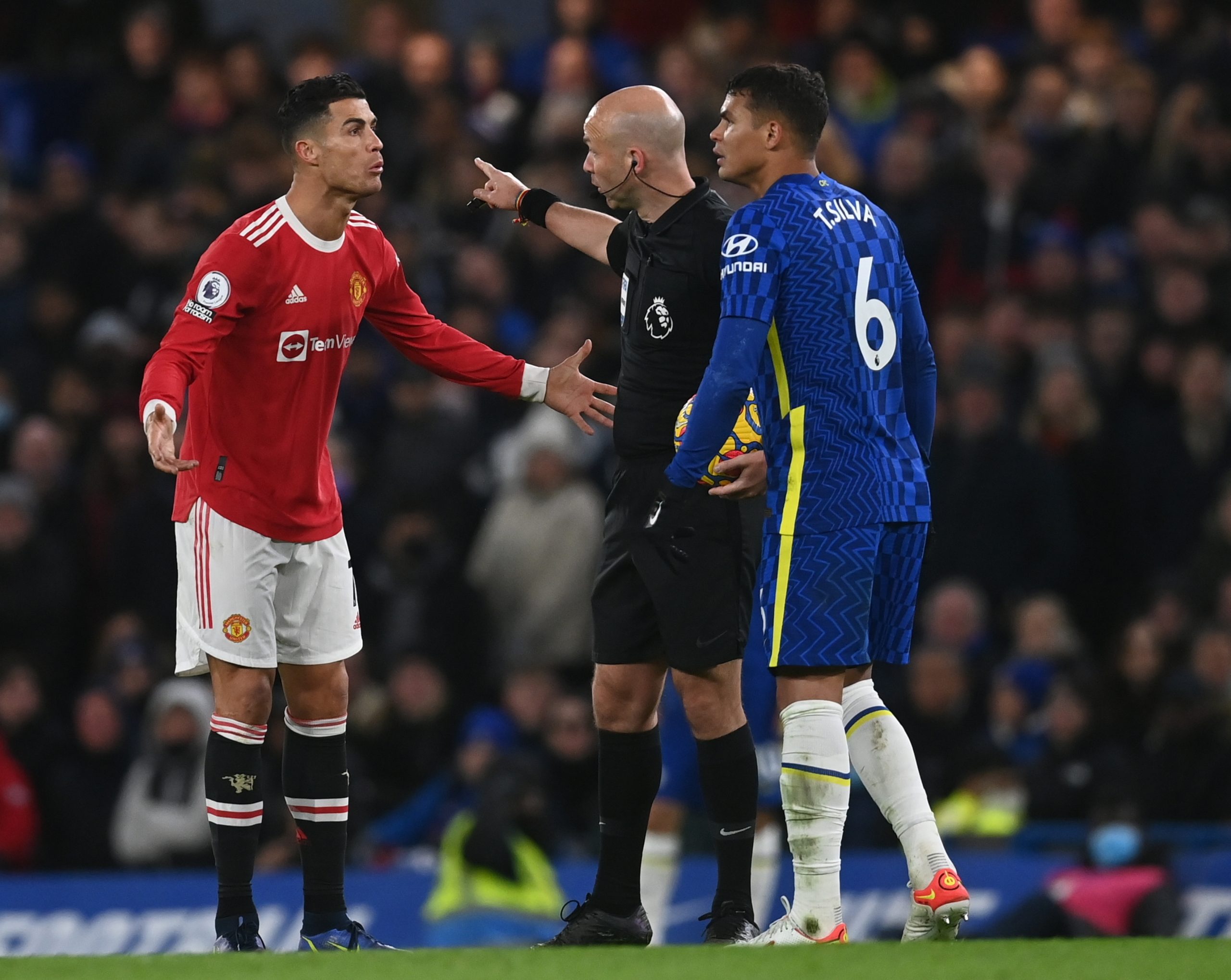Premier League: Chelsea cede empate ante o United e lidera campeonato apenas com um ponto da vantagem