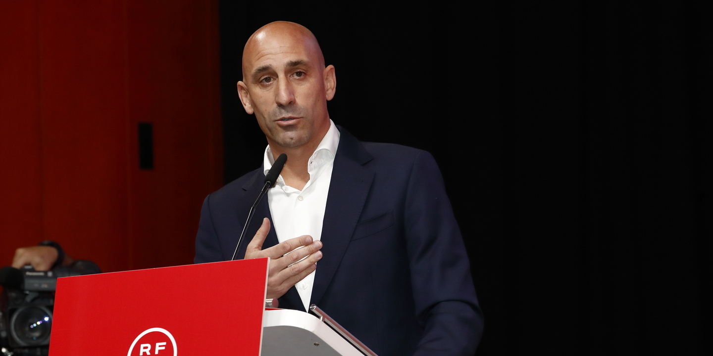 Ministério Público espanhol apresenta denúncia contra Rubiales