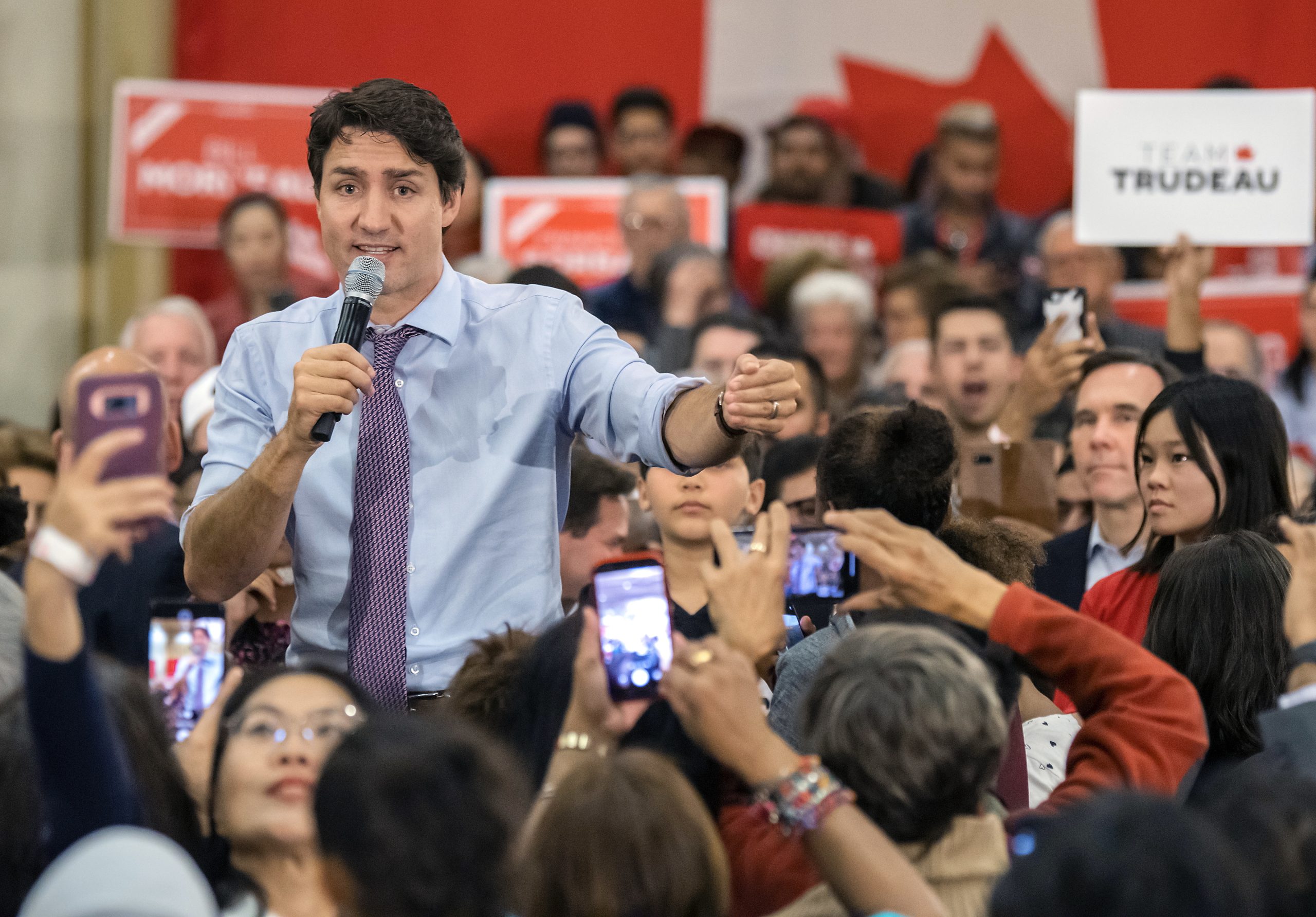 Canadá: projeções apontam para vitória do partido de Justin Trudeau sem repetir maioria absoluta