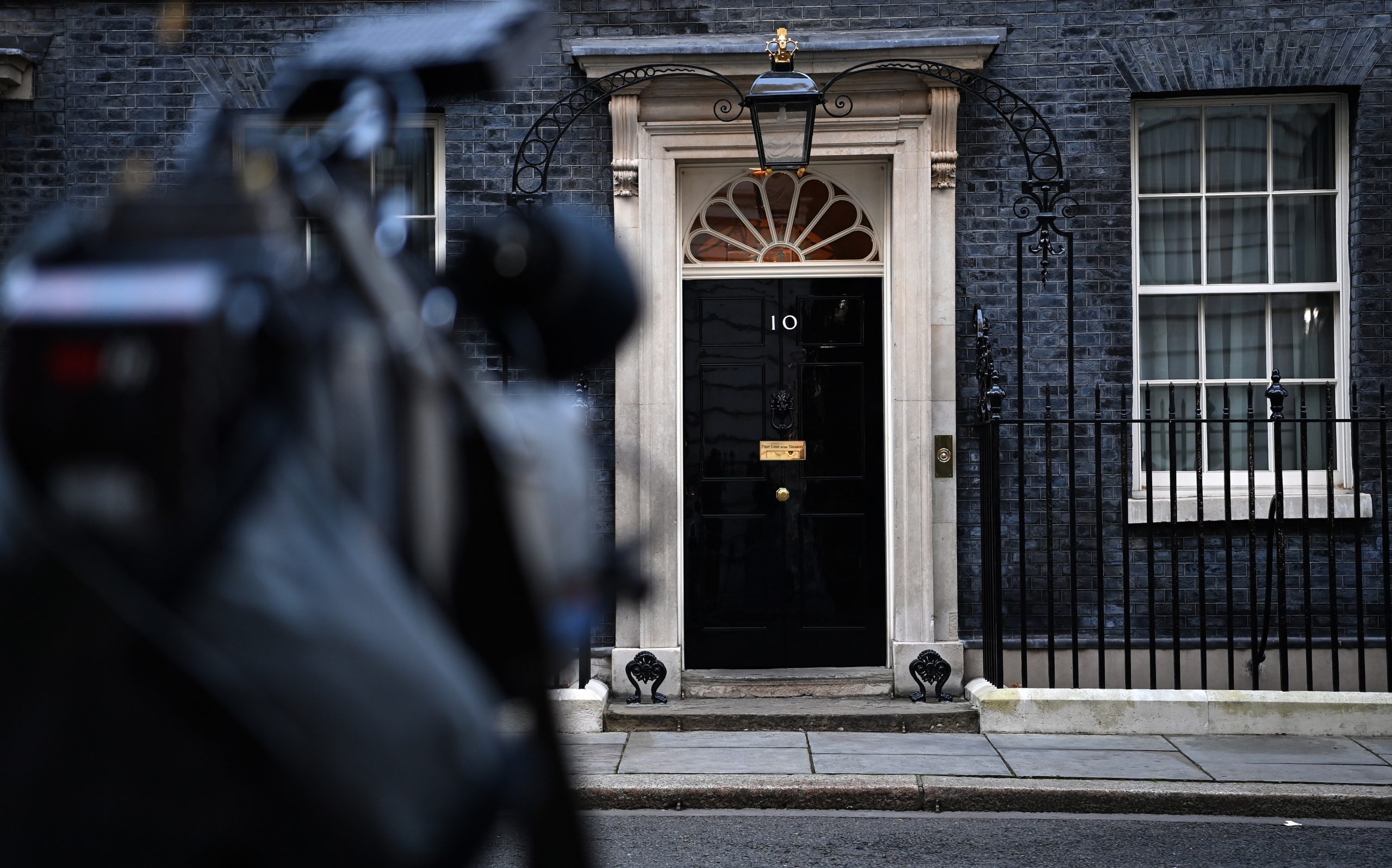 Jornal inglês revela festa em Downing Street na véspera do funeral do príncipe Philip