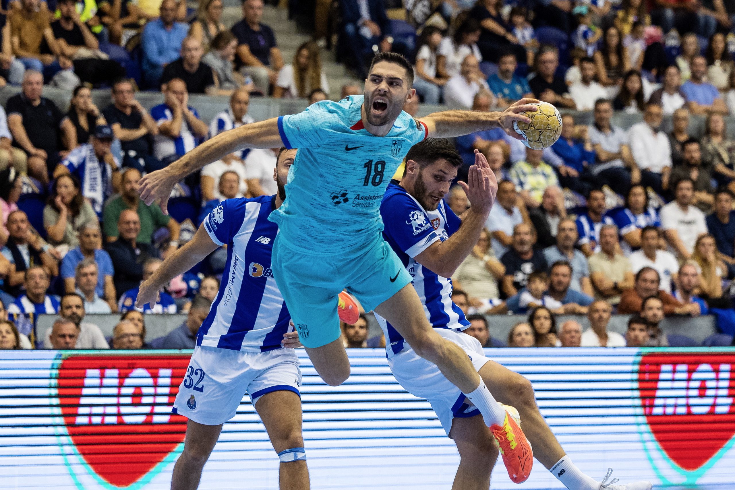 FC Porto sai de novo derrotado pelo FC Barcelona na Liga dos Campeões de andebol