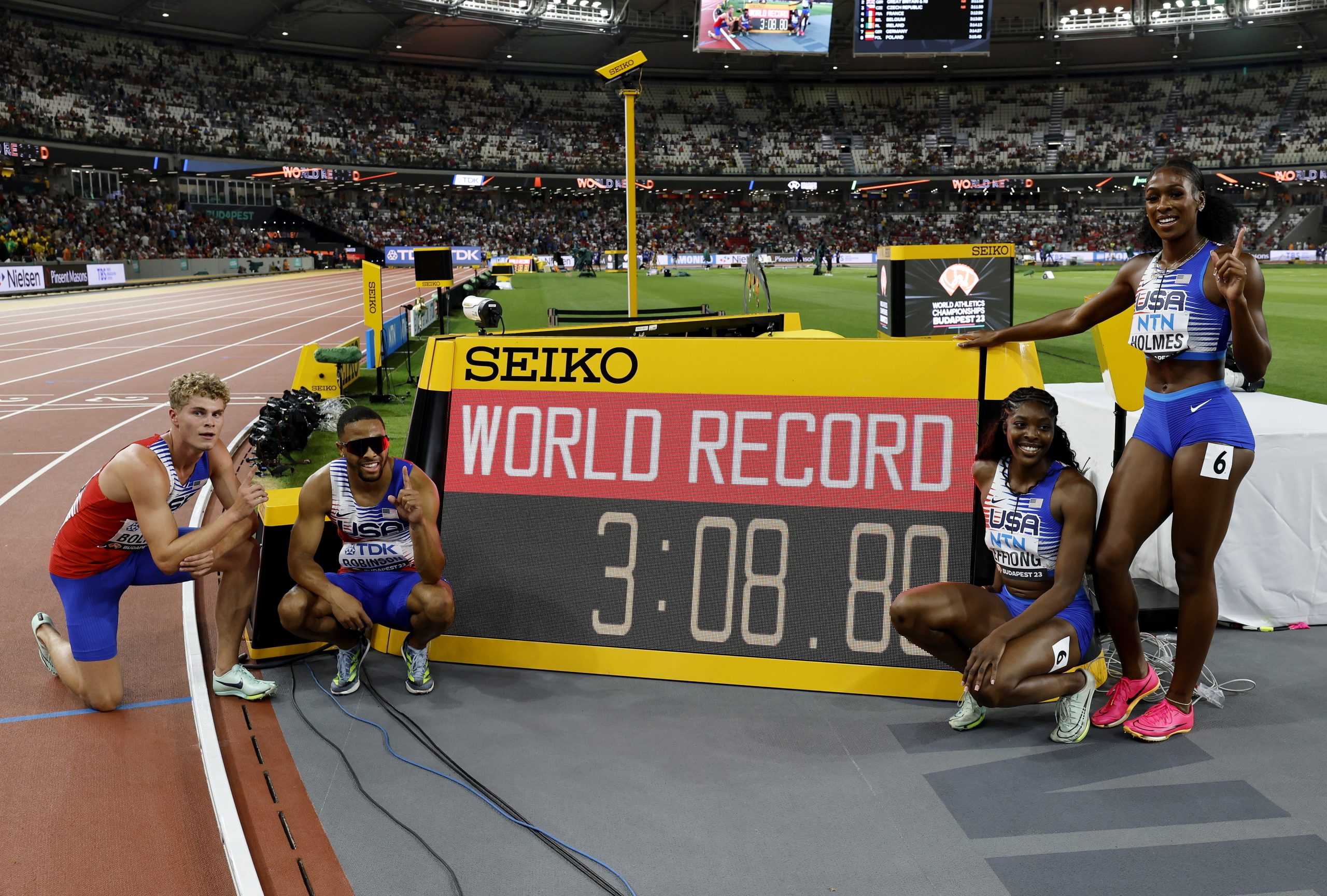 Estados Unidos batem recorde mundial dos 4×400 mistos nos Mundiais de atletismo
