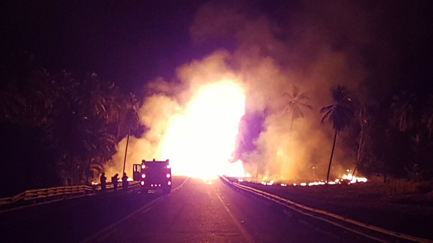 Pelo menos 24 mortos no México em colisão entre camião cisterna e autocarro