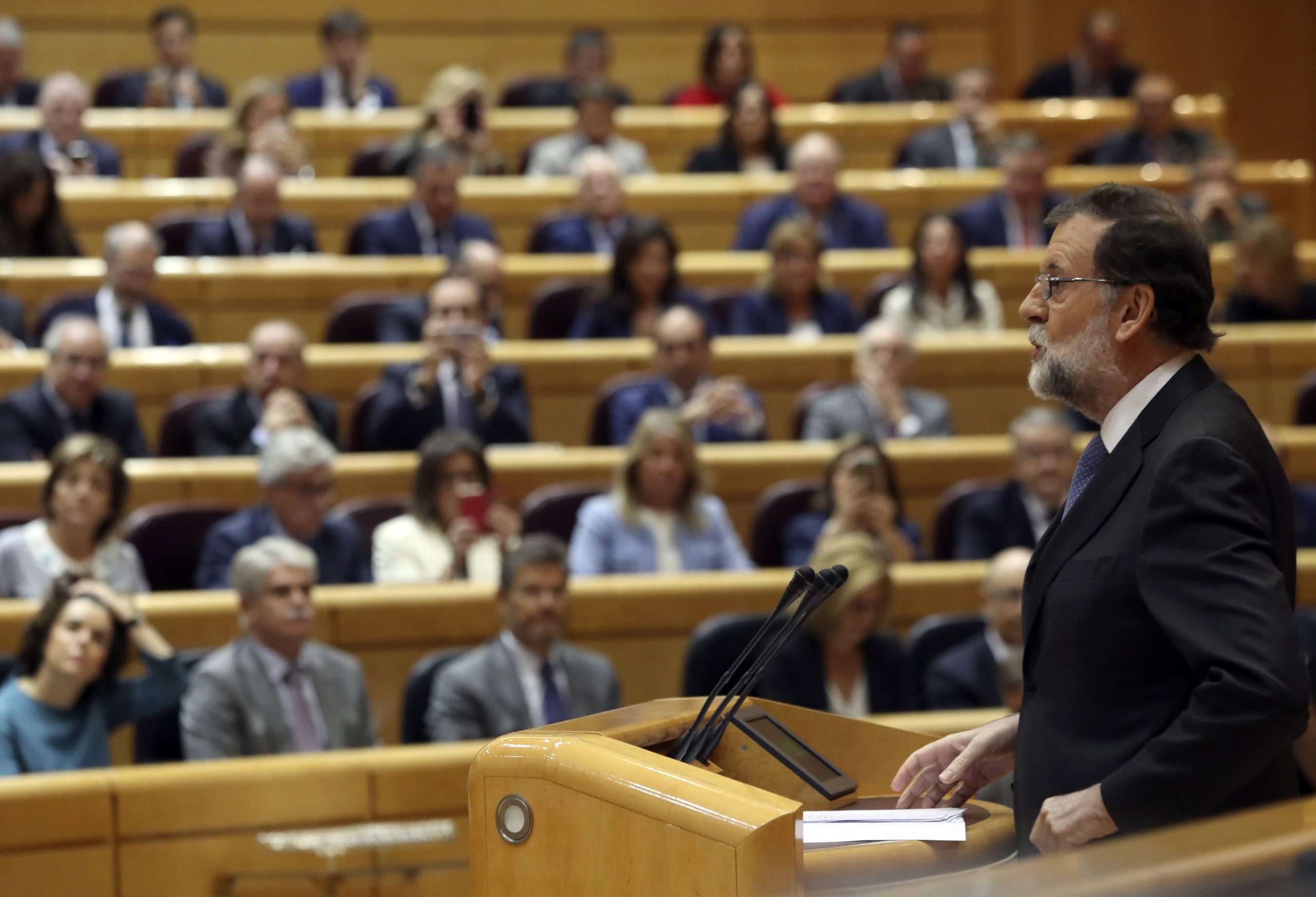 Catalunha: Rajoy pede ao Senado espanhol autorização para destituir Puigdemont