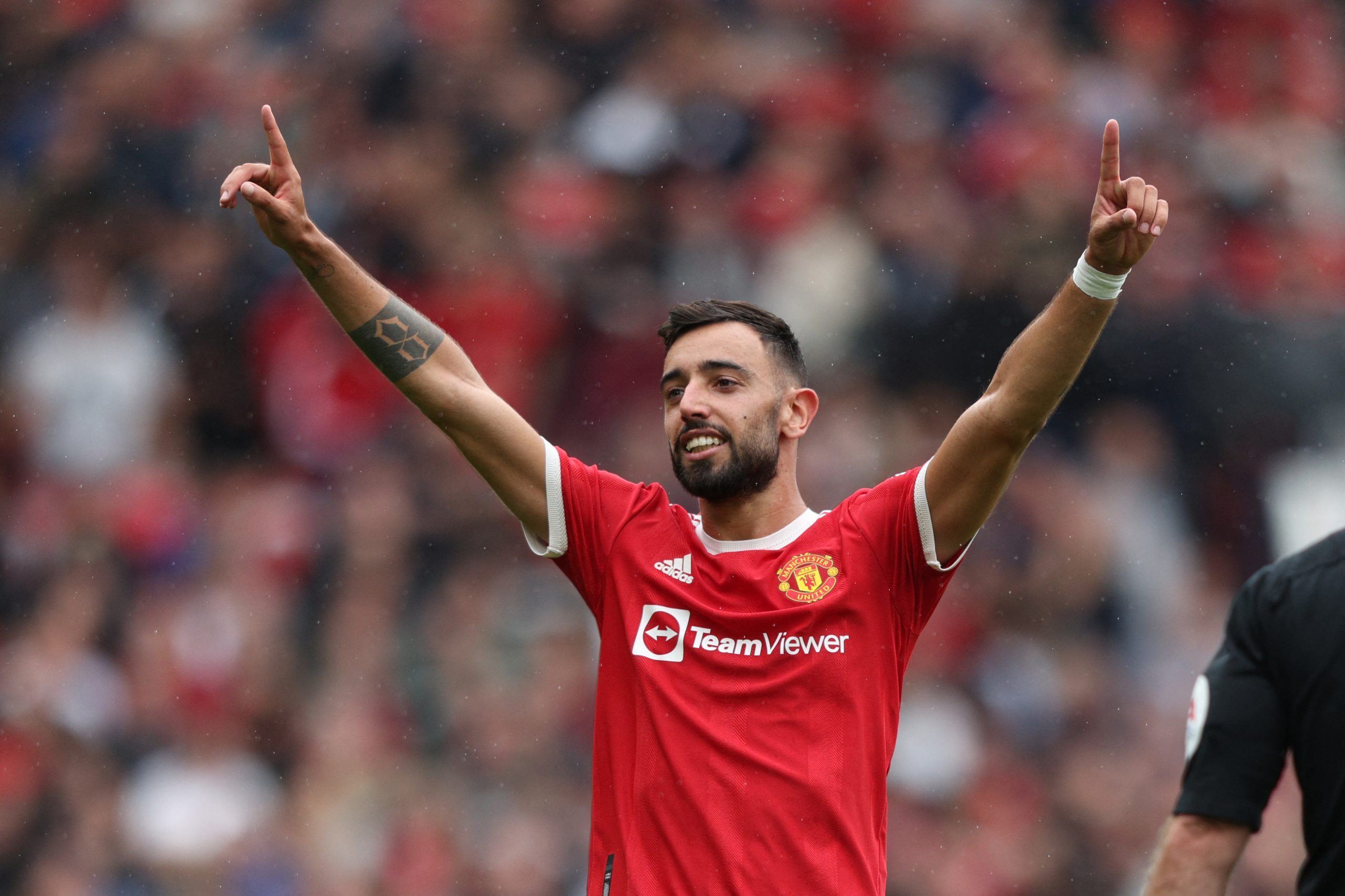 Lá vão 1, 2, 3. Bruno Fernandes faz hattrick no primeiro jogo da época pelo Manchester United