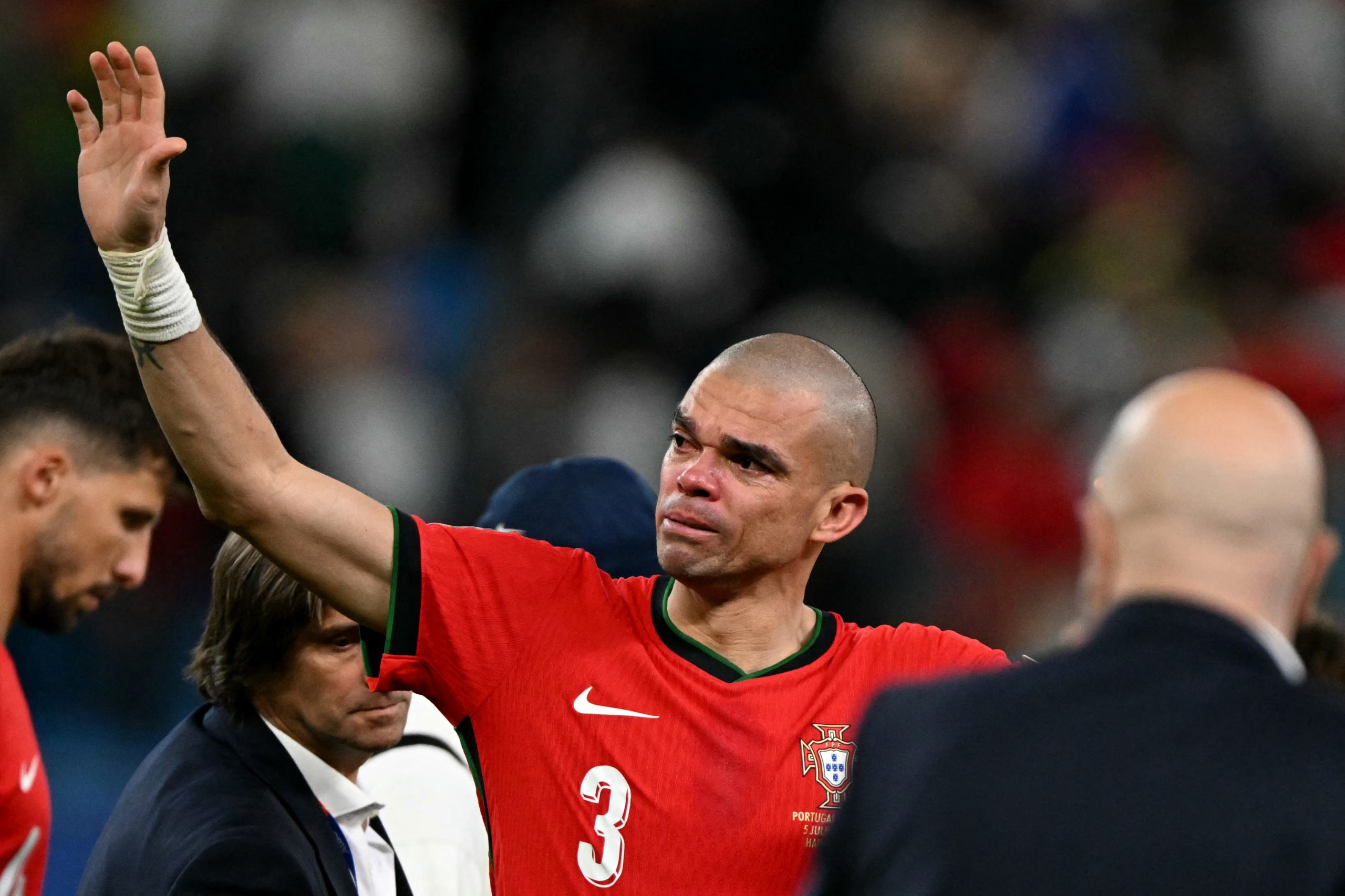 Pepe anuncia fim da carreira. “Obrigado”