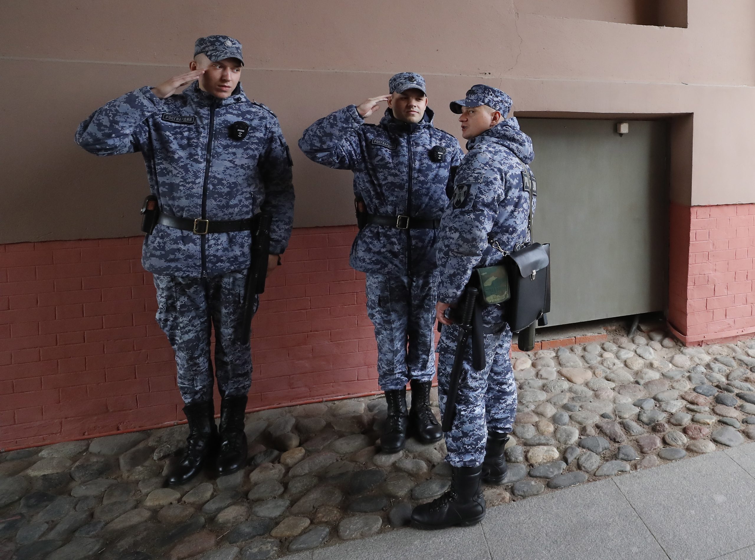 Soldados russos abandonarão fronteira entre Arménia e Azerbaijão