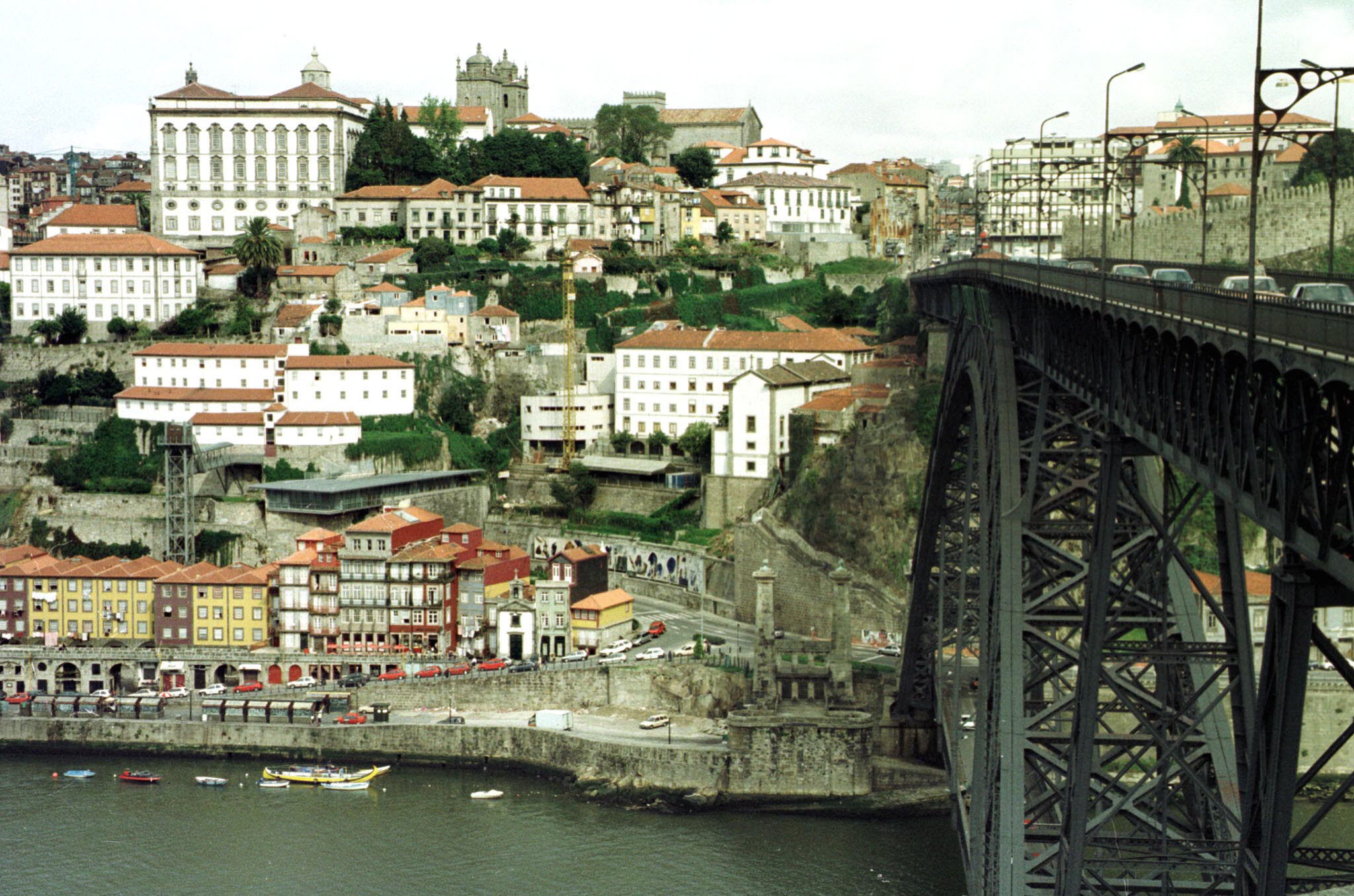 Porto, Guimarães e Évora ganham poder para definir IMI já em janeiro de 2017