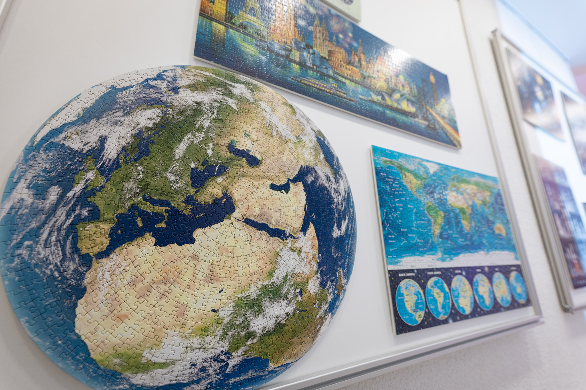 Exposição “Volta ao Mundo em 80 Puzzles” invade Benfica até 29 de janeiro