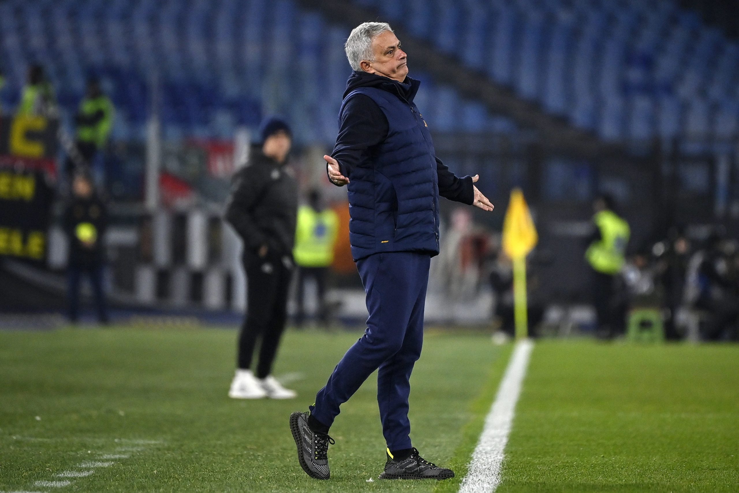 Roma, de Mourinho, eliminada pela lanterna-vermelha Cremonese na Taça de Itália